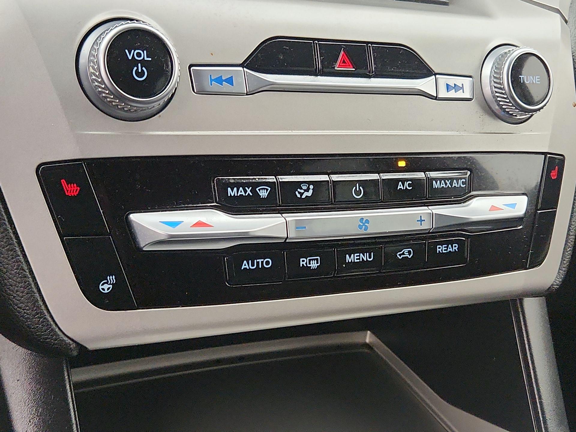 Thumbnail: 2022 Ford Explorer - 17