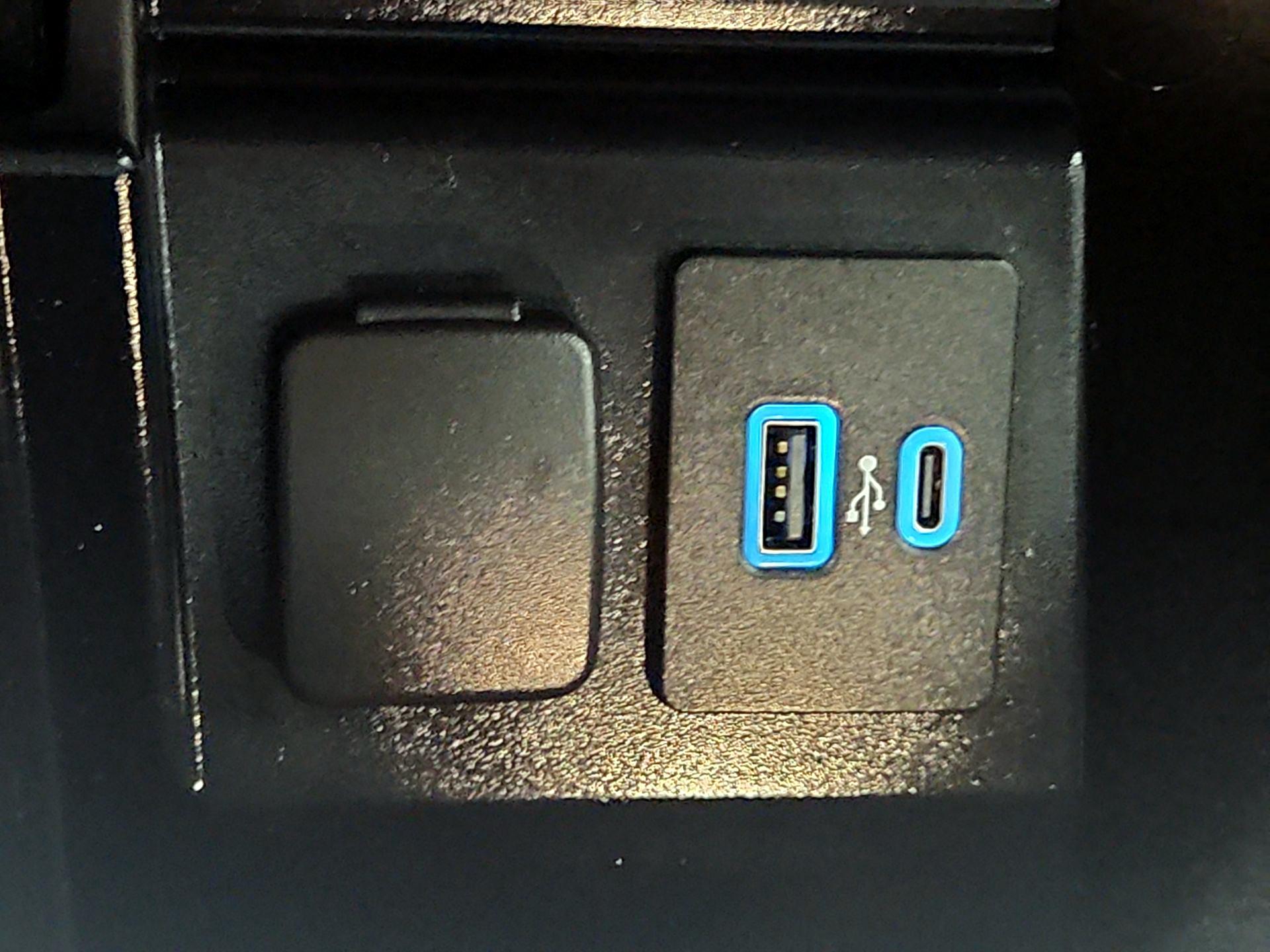 Thumbnail: 2022 Ford Explorer - 19