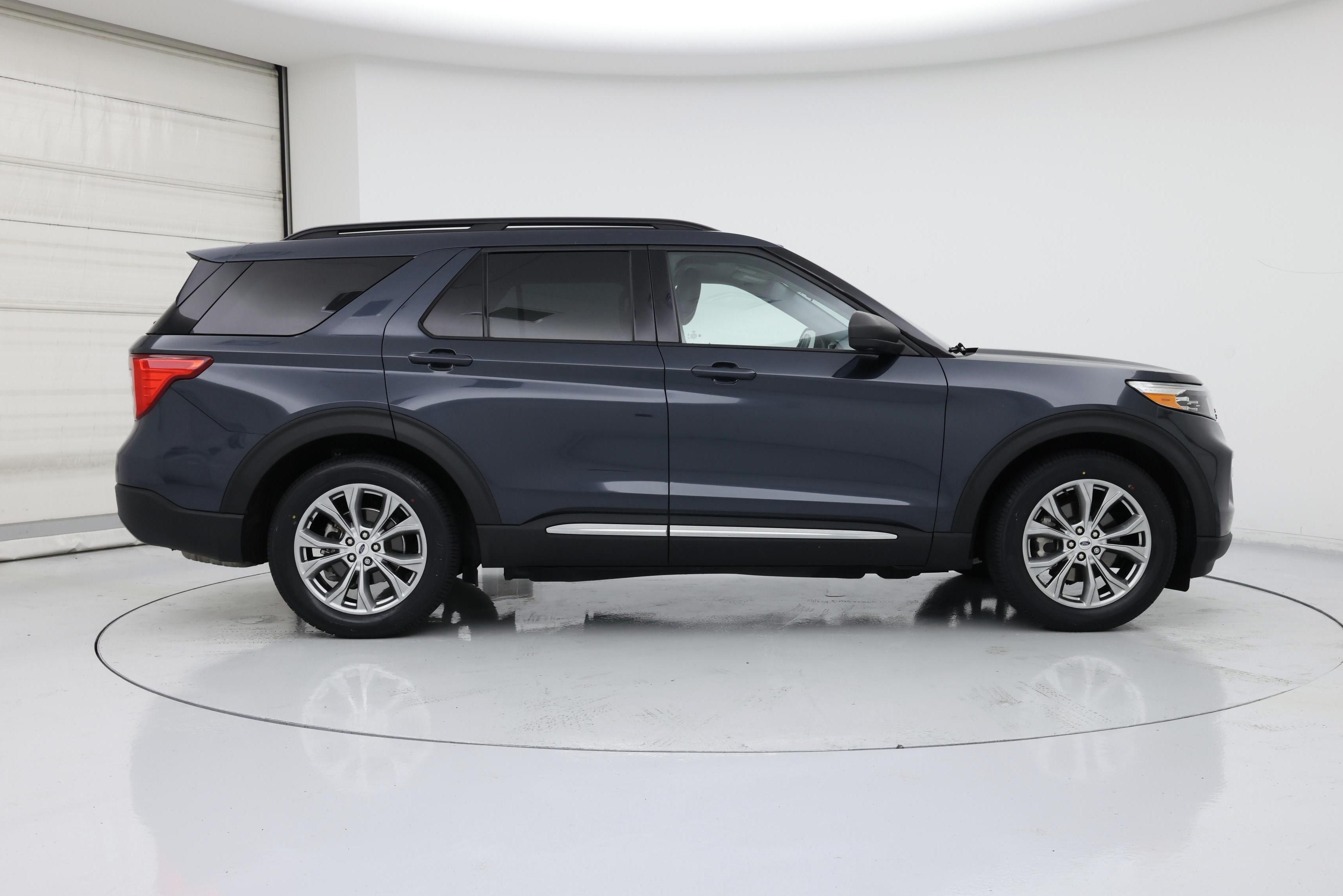 Thumbnail: 2022 Ford Explorer - 7