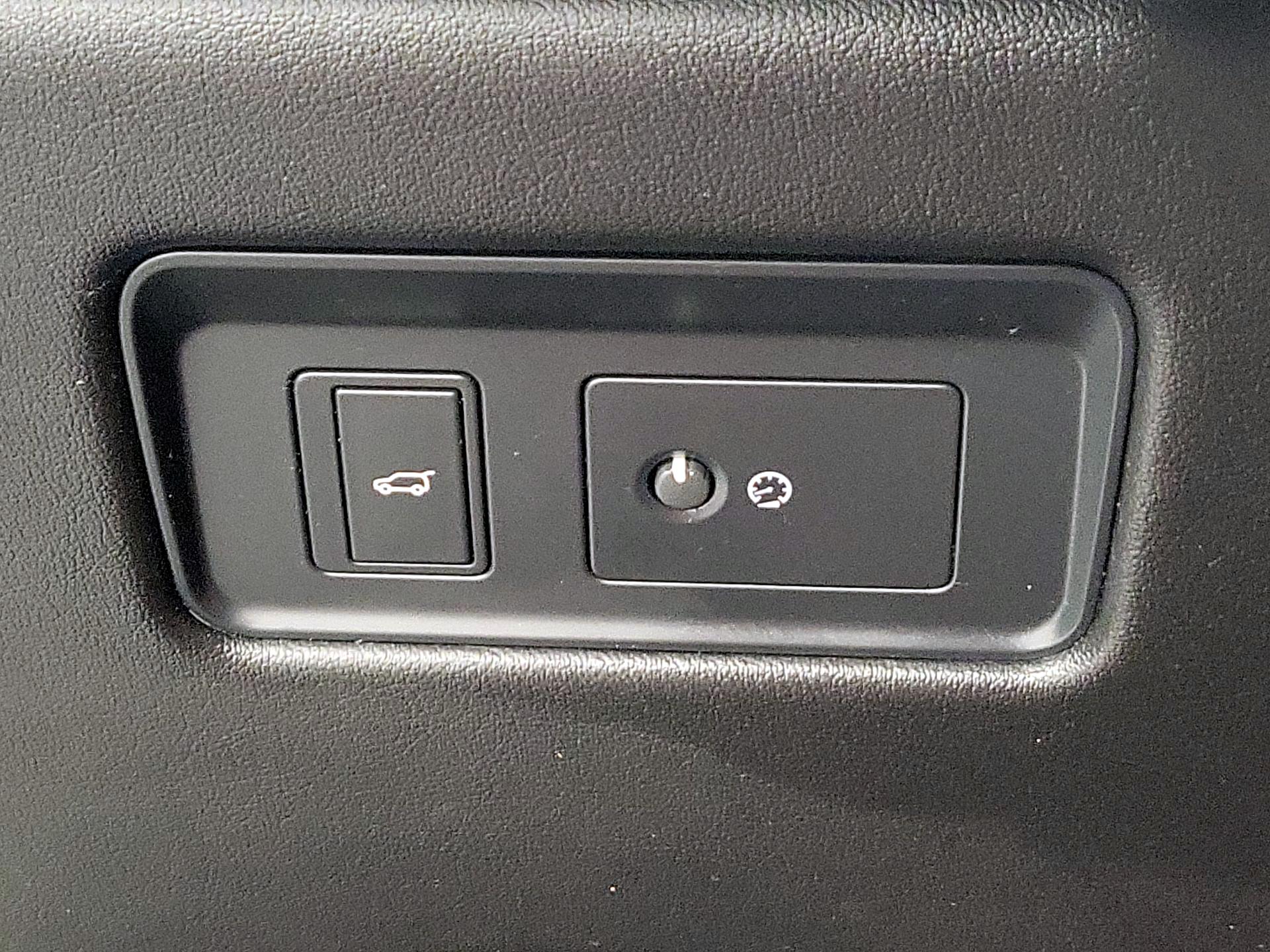 Thumbnail: 2021 Jaguar F-Pace - 13