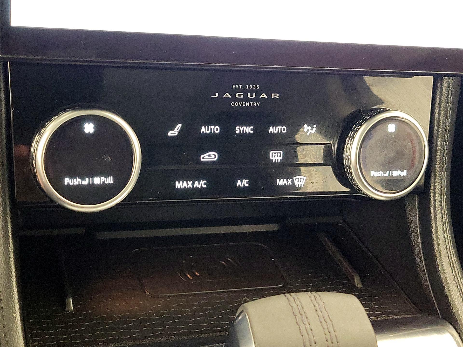 Thumbnail: 2021 Jaguar F-Pace - 17