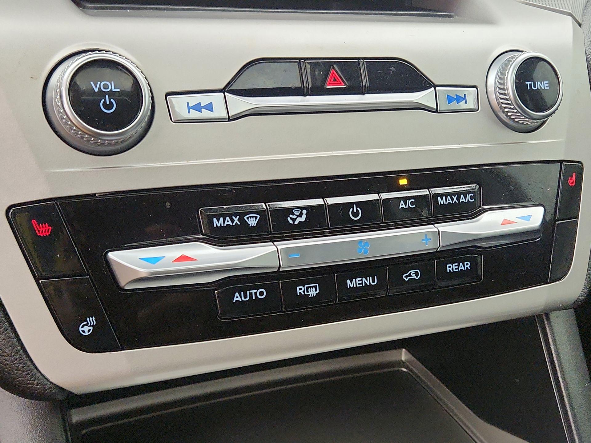 Thumbnail: 2022 Ford Explorer - 17