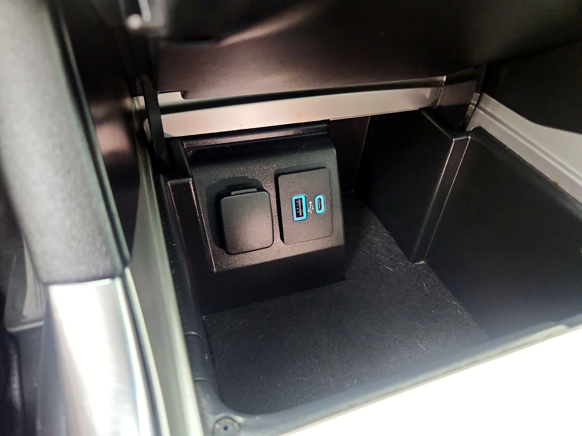 Thumbnail: 2022 Ford Explorer - 19