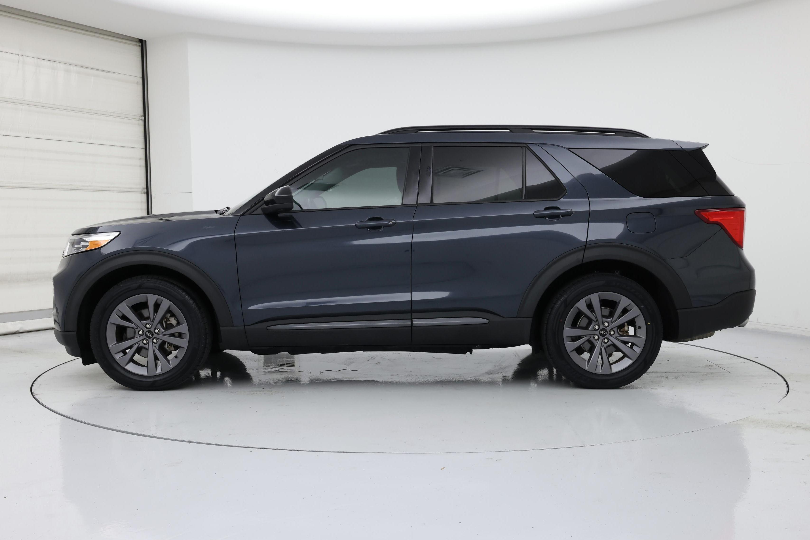 Thumbnail: 2022 Ford Explorer - 3