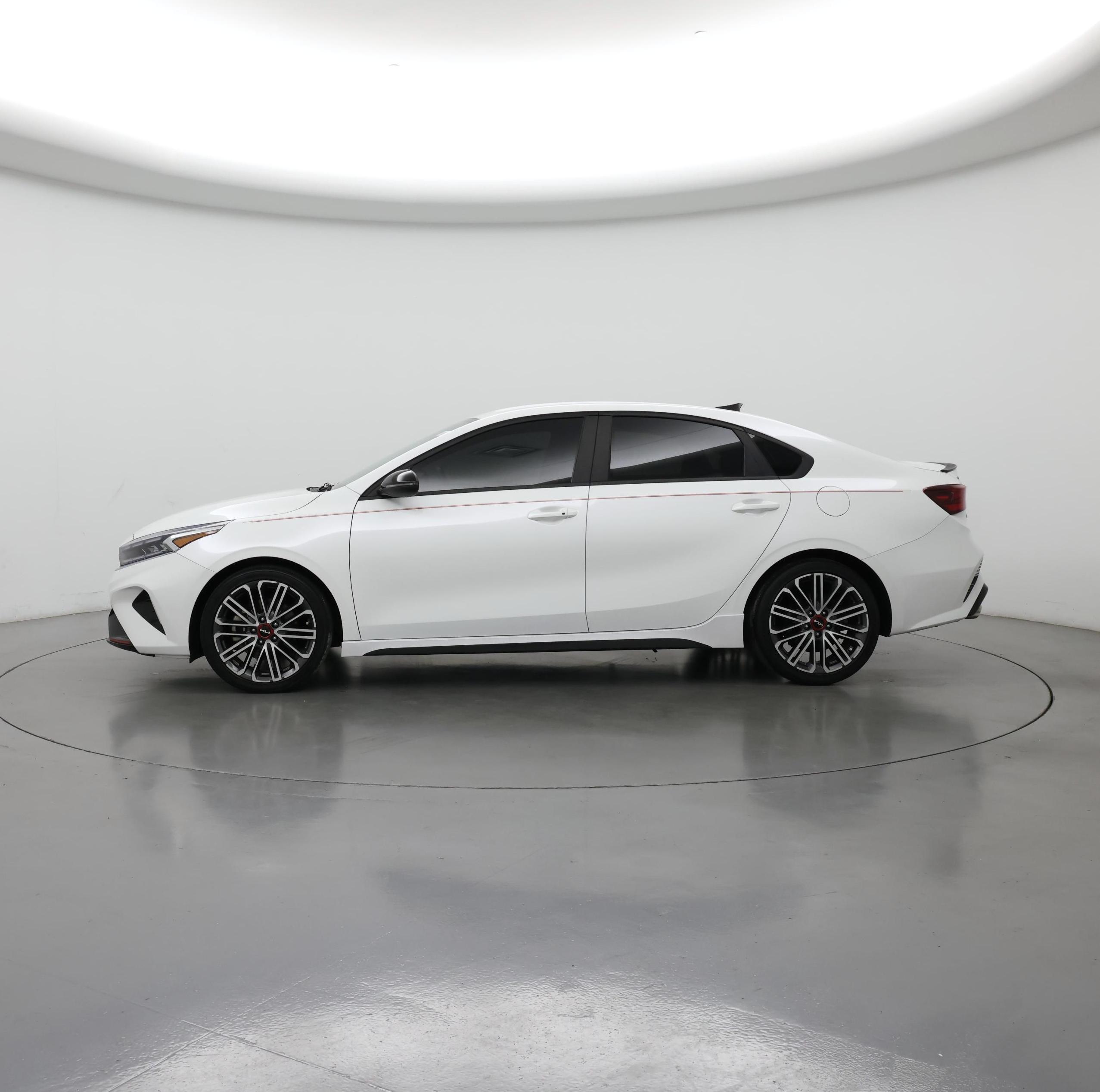 Thumbnail: 2023 Kia Forte - 3