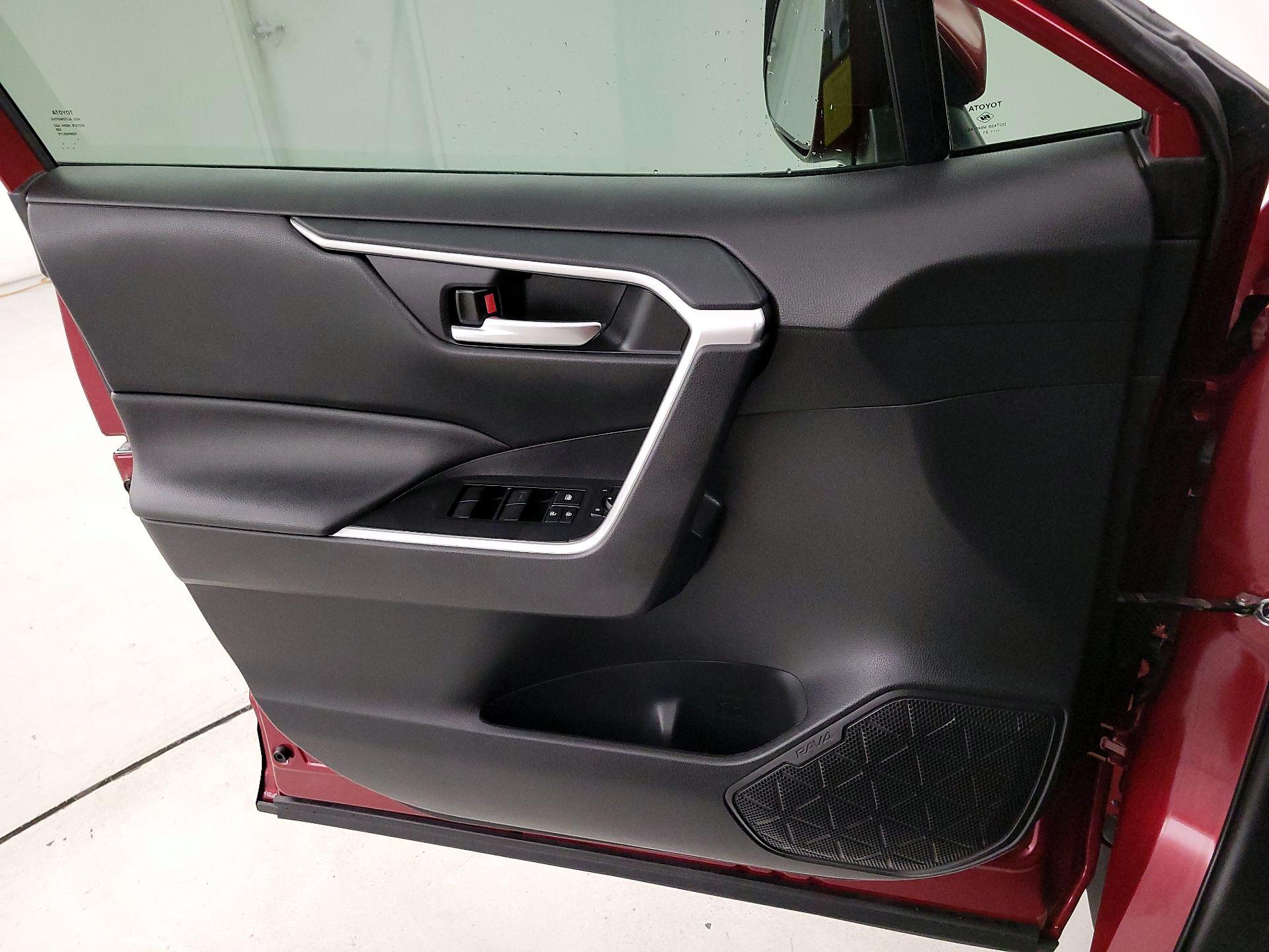 Thumbnail: 2021 Toyota RAV4 - 12