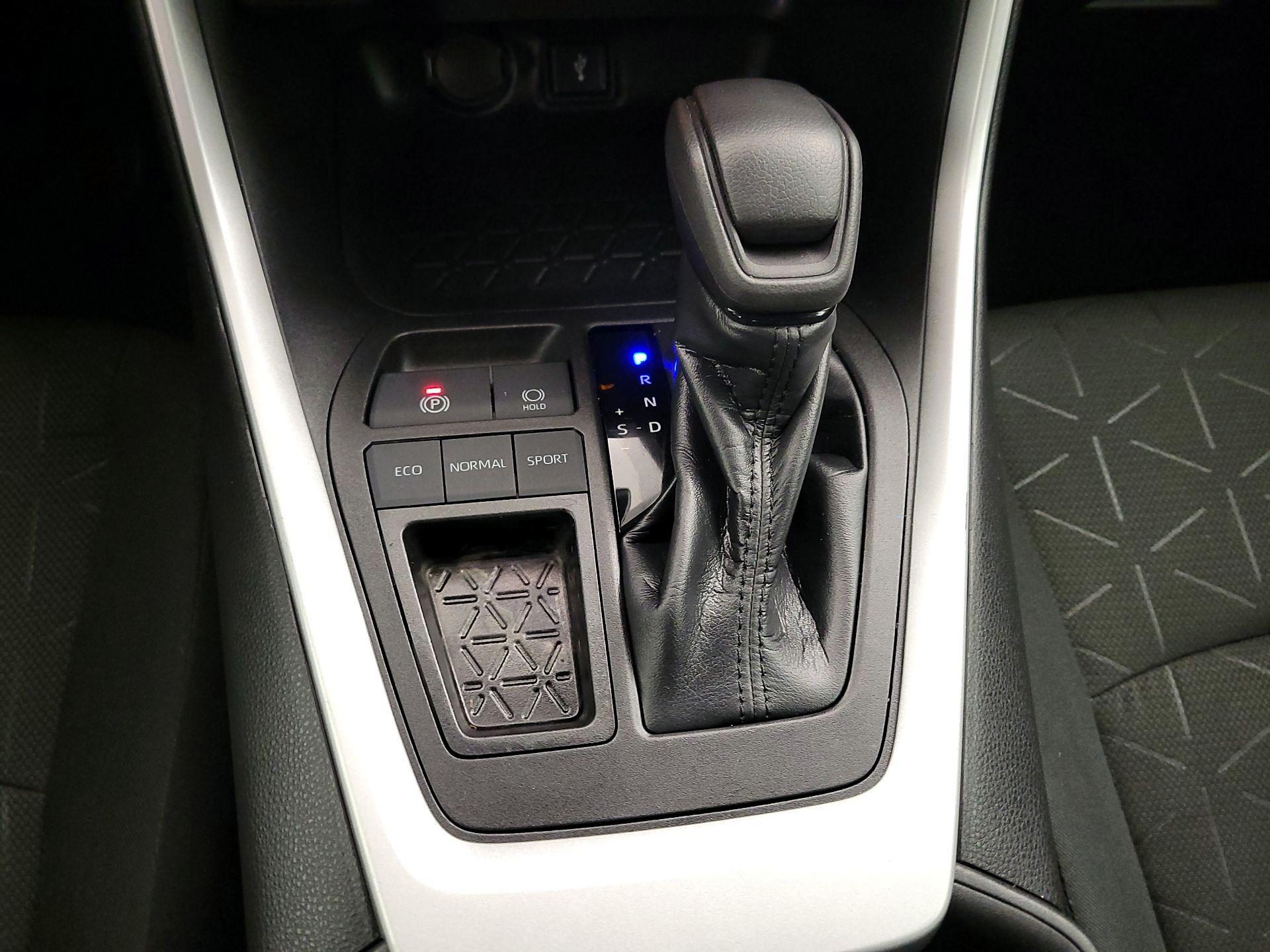 Thumbnail: 2021 Toyota RAV4 - 17