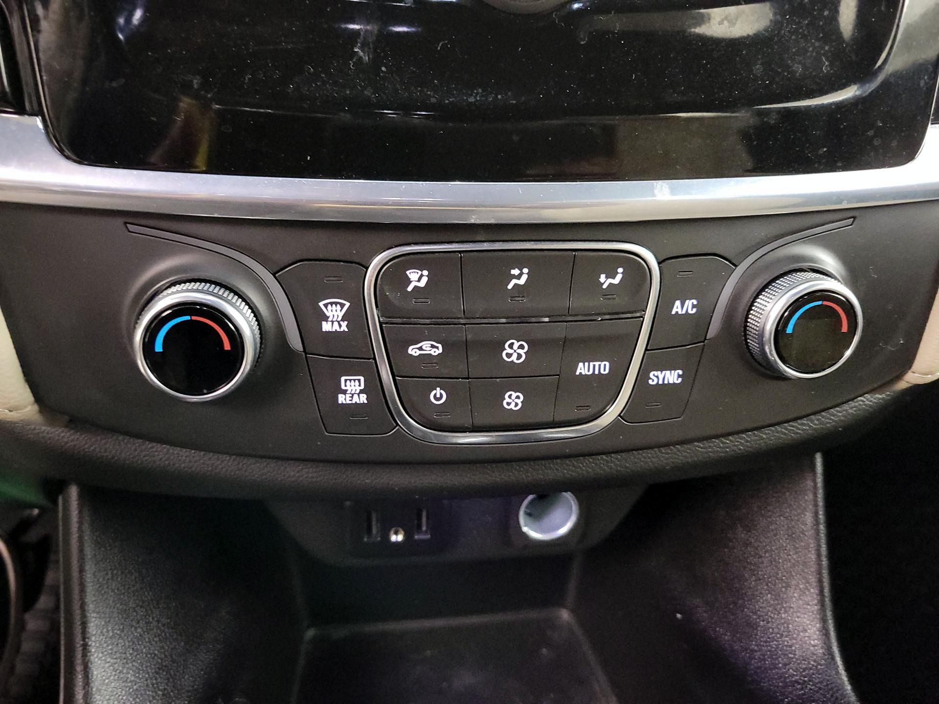 Thumbnail: 2023 Chevrolet Traverse - 14