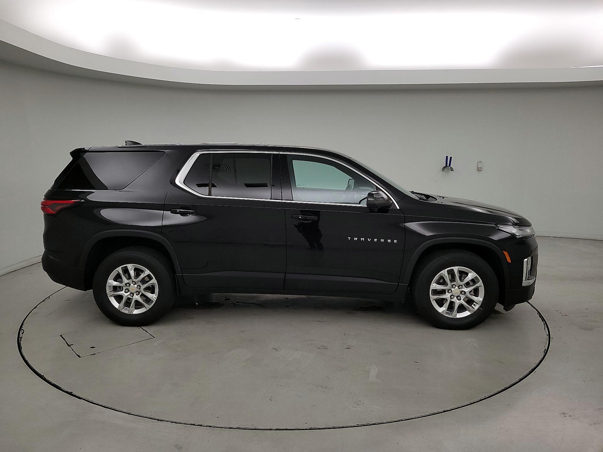 Thumbnail: 2023 Chevrolet Traverse - 4