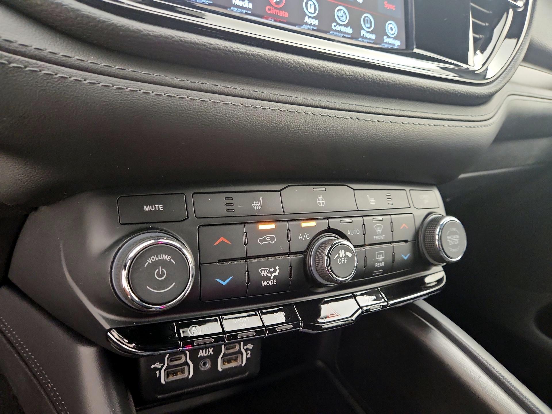 Thumbnail: 2023 Dodge Durango - 16