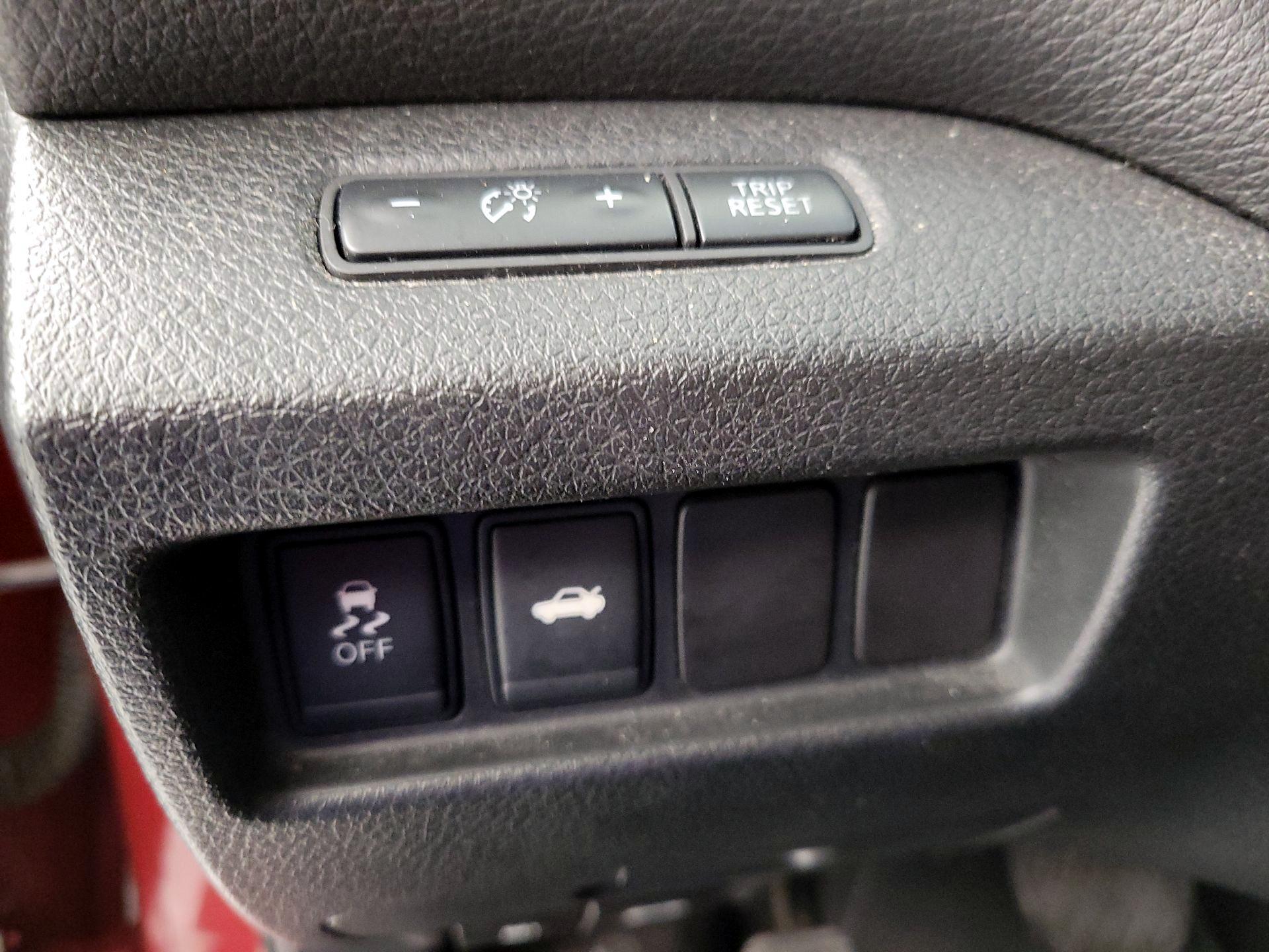 Thumbnail: 2014 Nissan Altima - 13