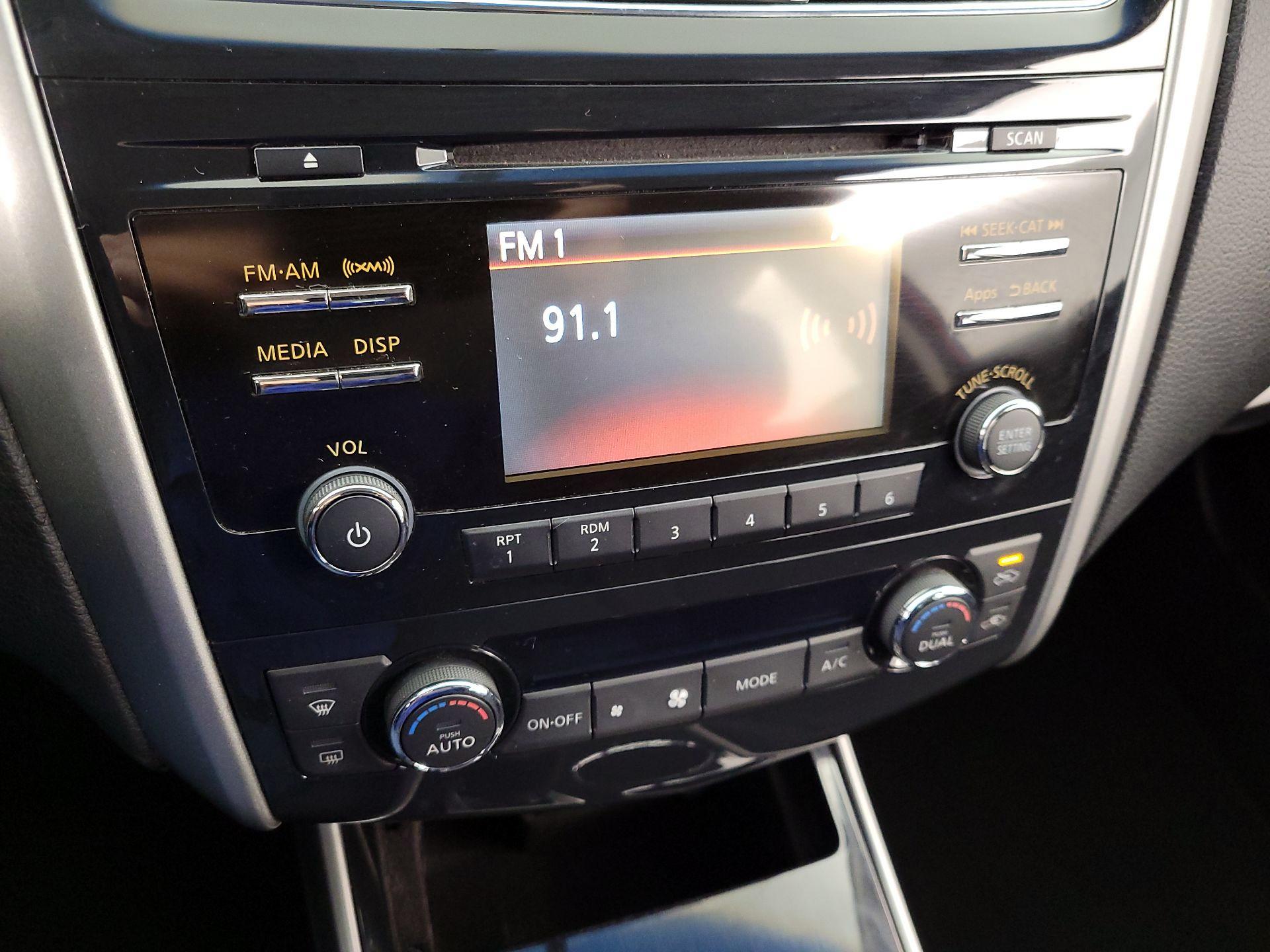 Thumbnail: 2014 Nissan Altima - 15