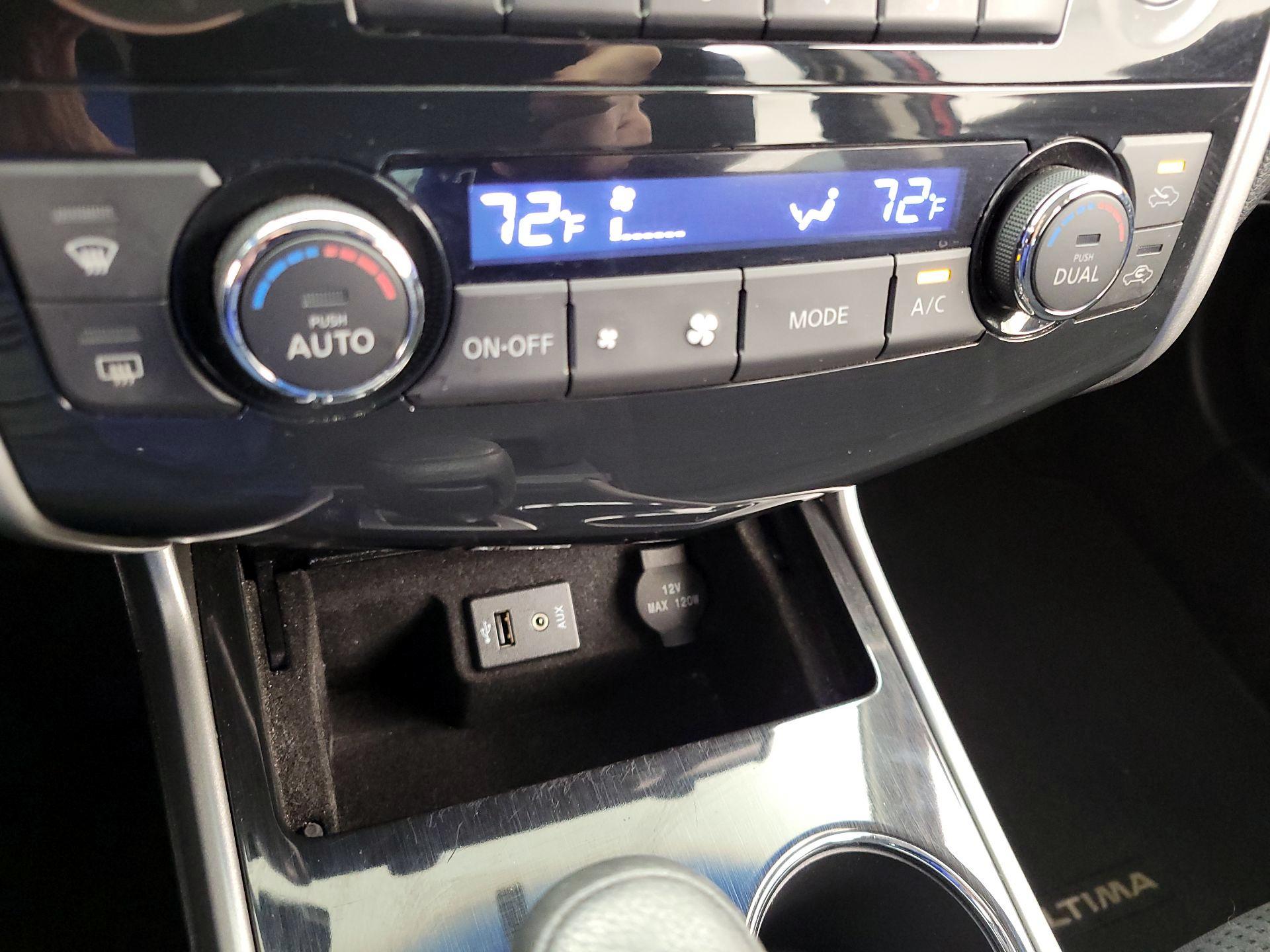 Thumbnail: 2014 Nissan Altima - 16