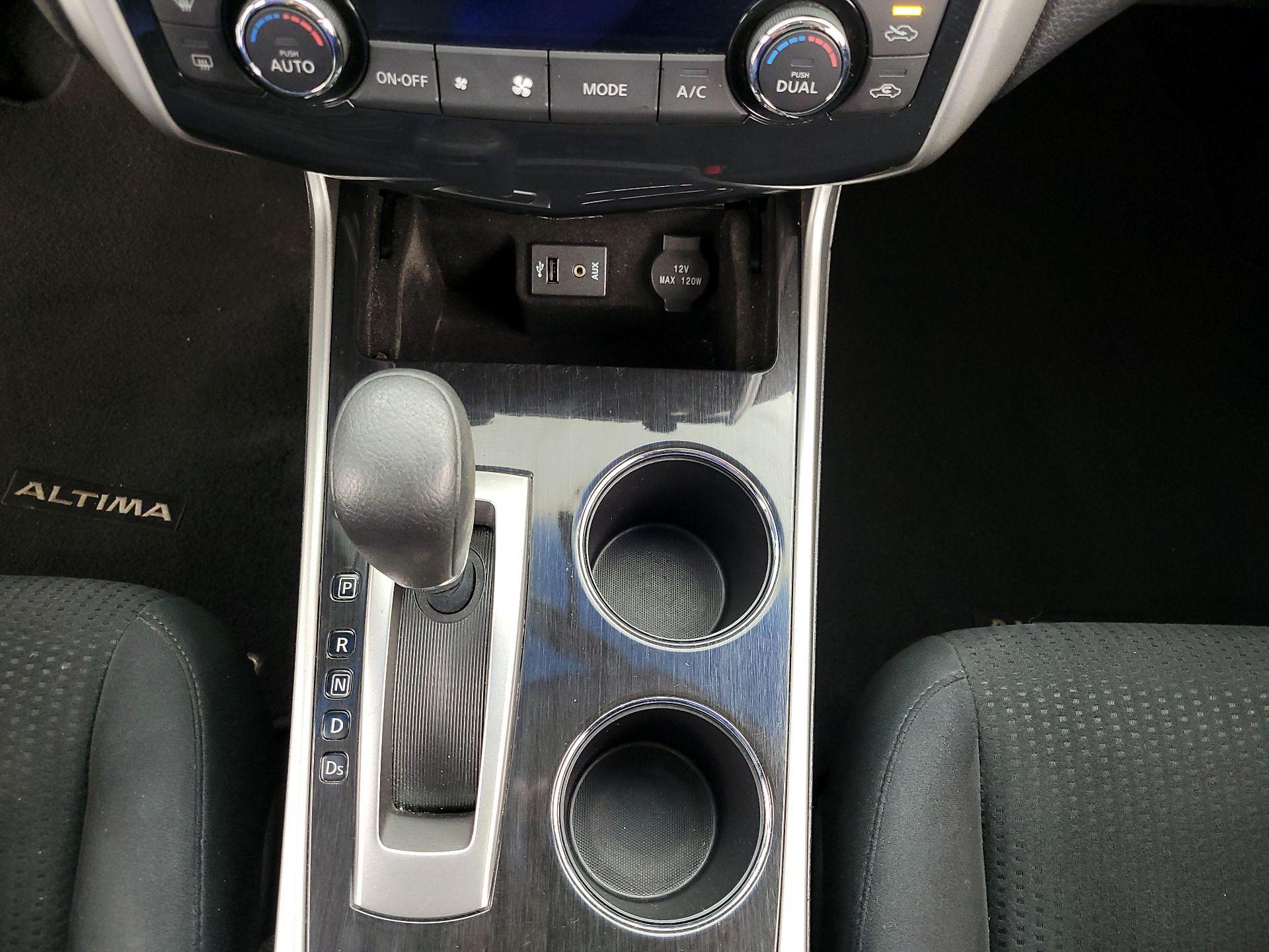 Thumbnail: 2014 Nissan Altima - 17