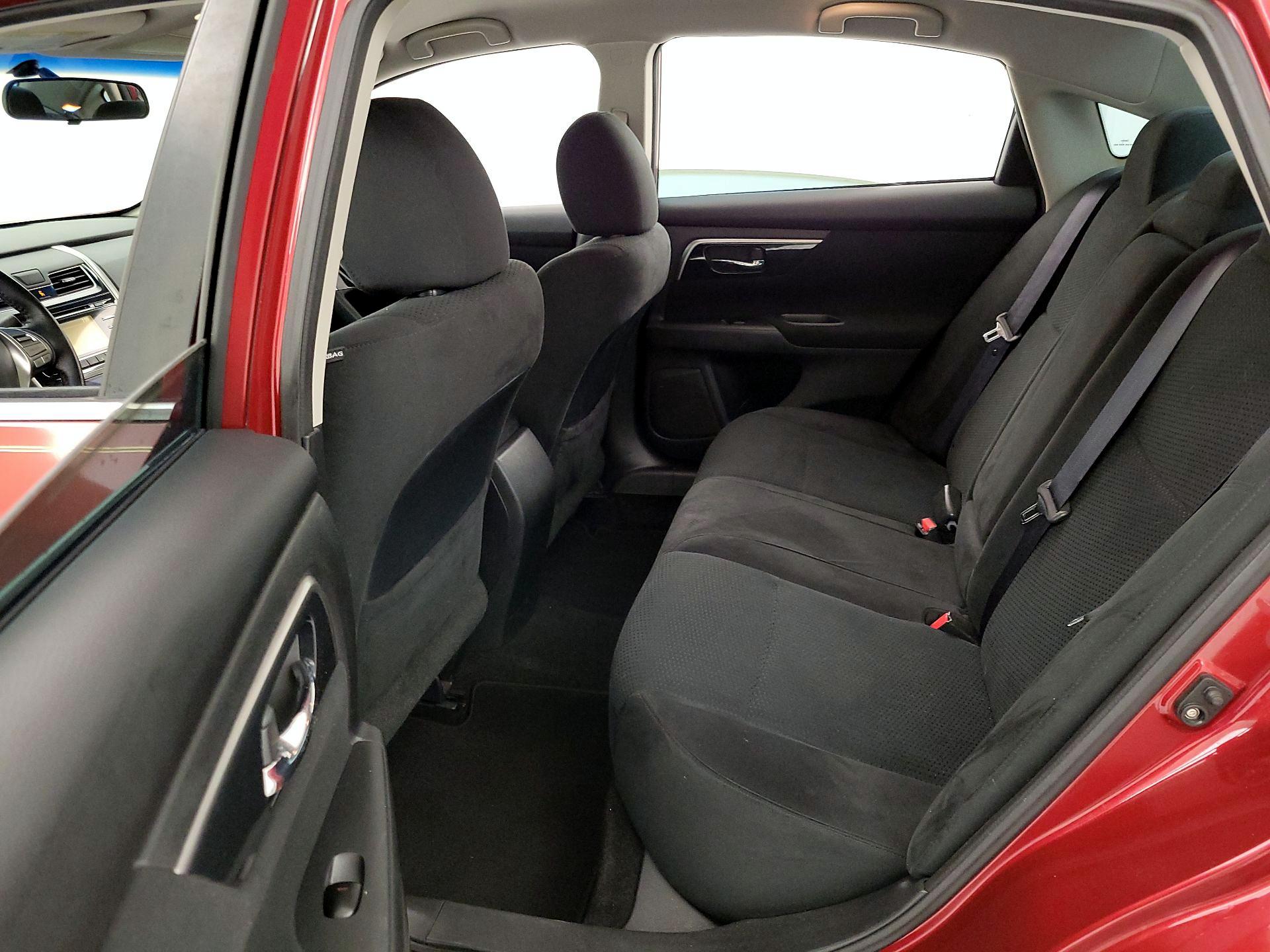 Thumbnail: 2014 Nissan Altima - 19