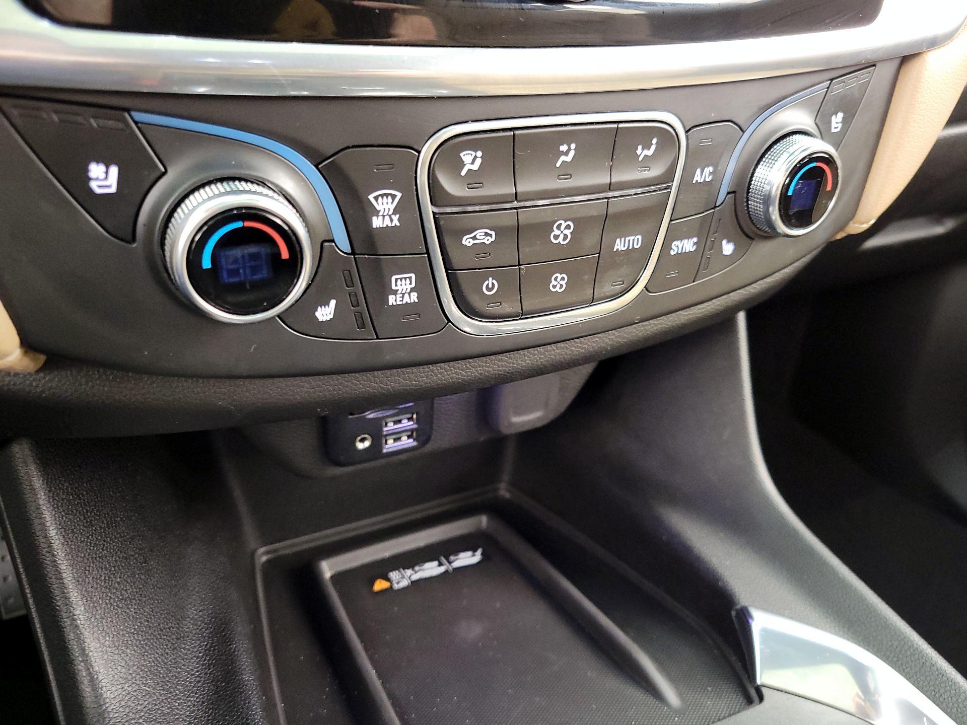 Thumbnail: 2023 Chevrolet Traverse - 16