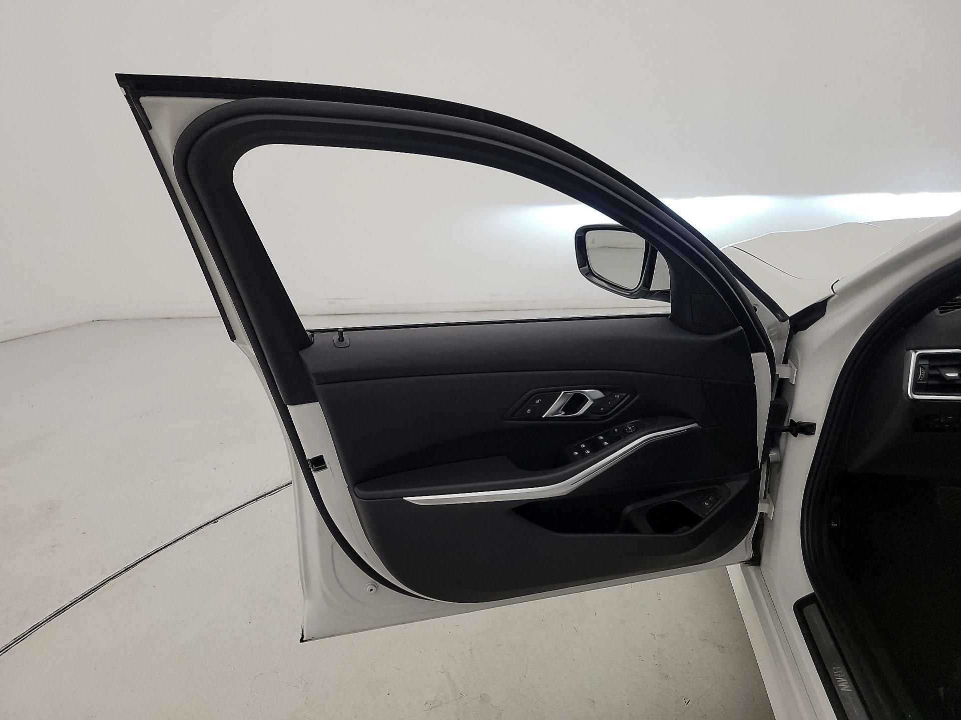 Thumbnail: 2024 BMW 3 Series - 12