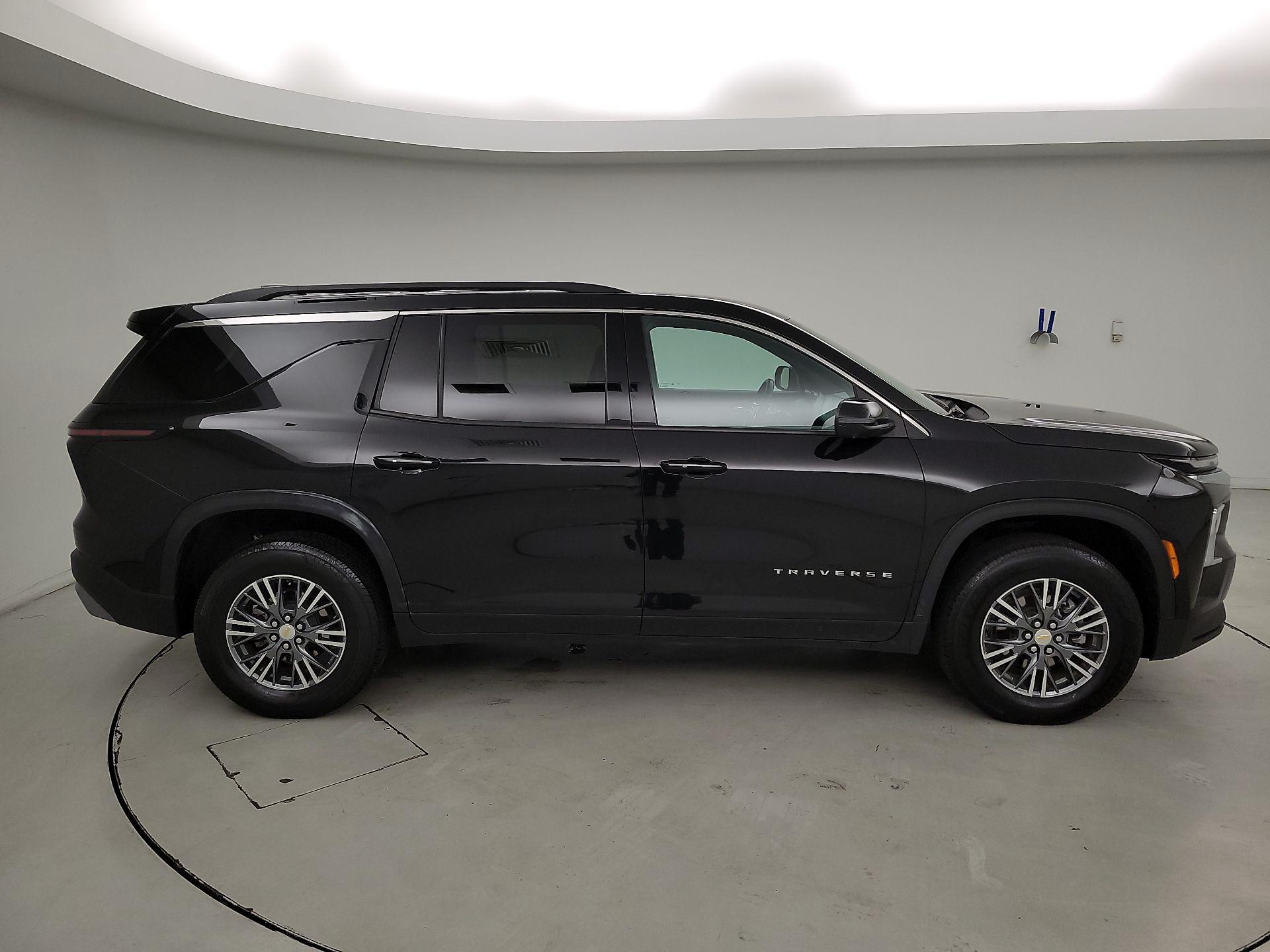 Thumbnail: 2024 Chevrolet Traverse - 4