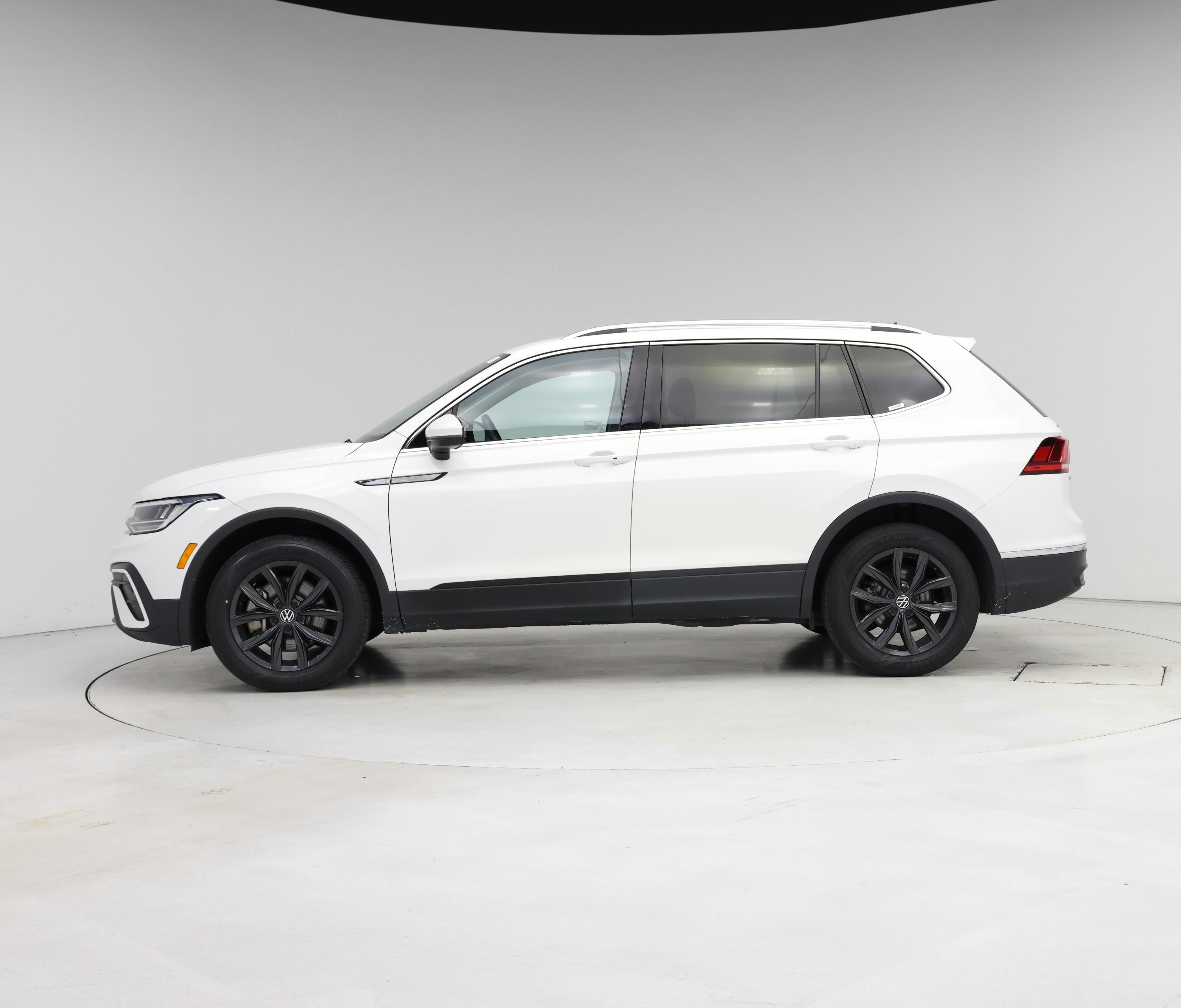 Thumbnail: 2024 Volkswagen Tiguan - 3