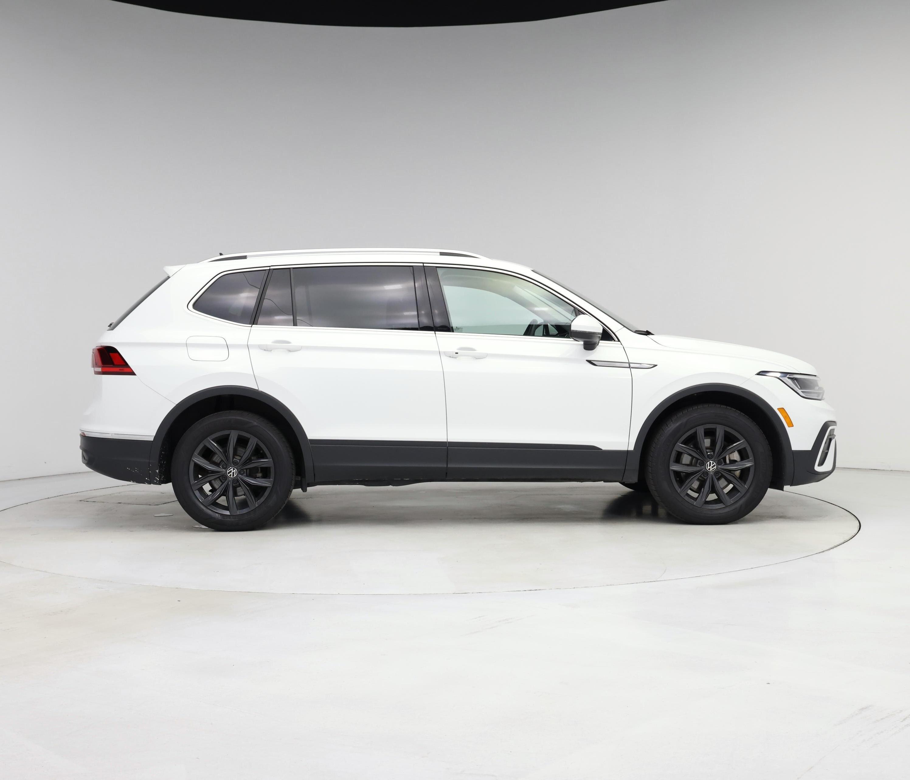 Thumbnail: 2024 Volkswagen Tiguan - 7