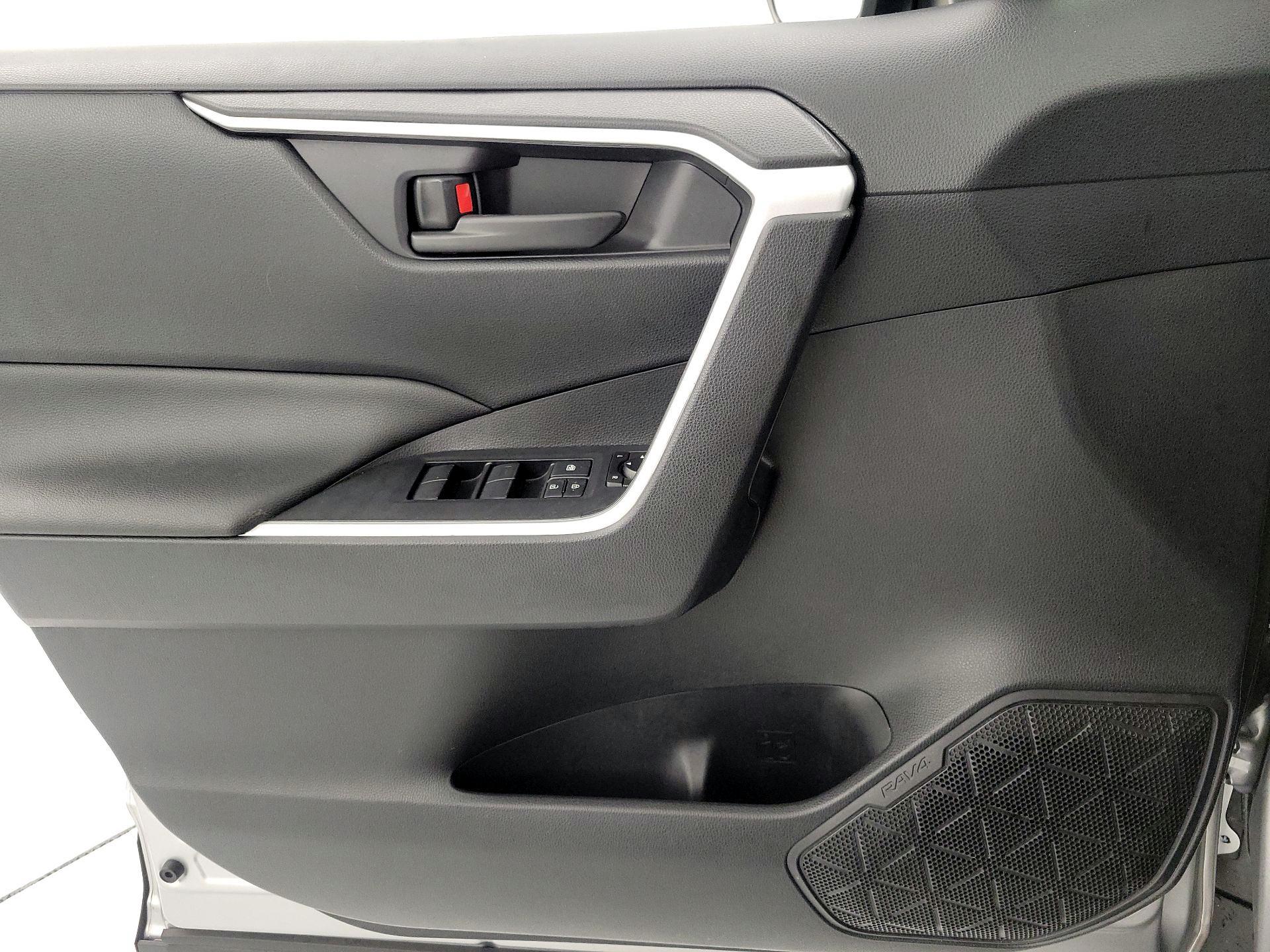 Thumbnail: 2019 Toyota RAV4 - 12