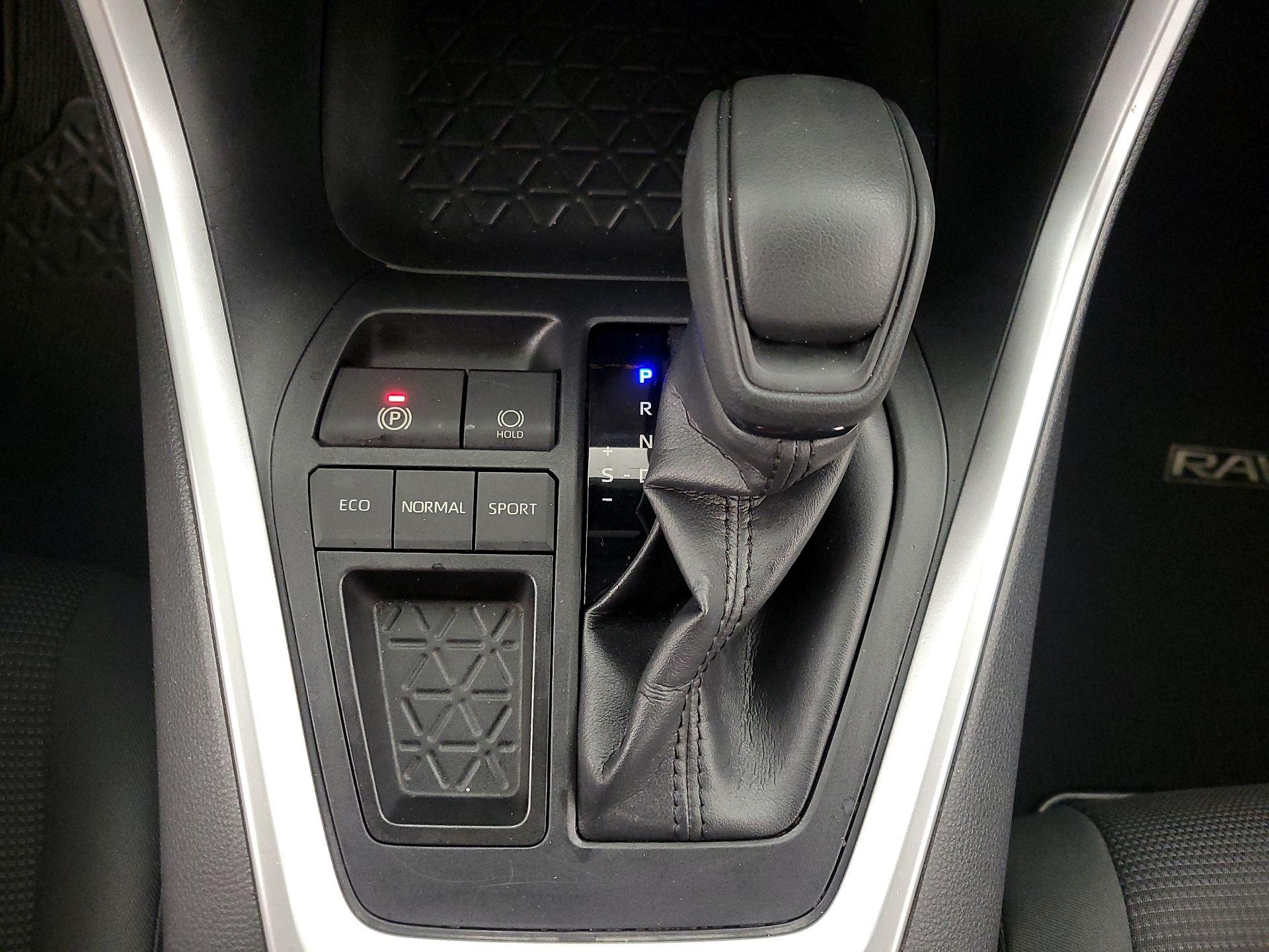 Thumbnail: 2019 Toyota RAV4 - 17