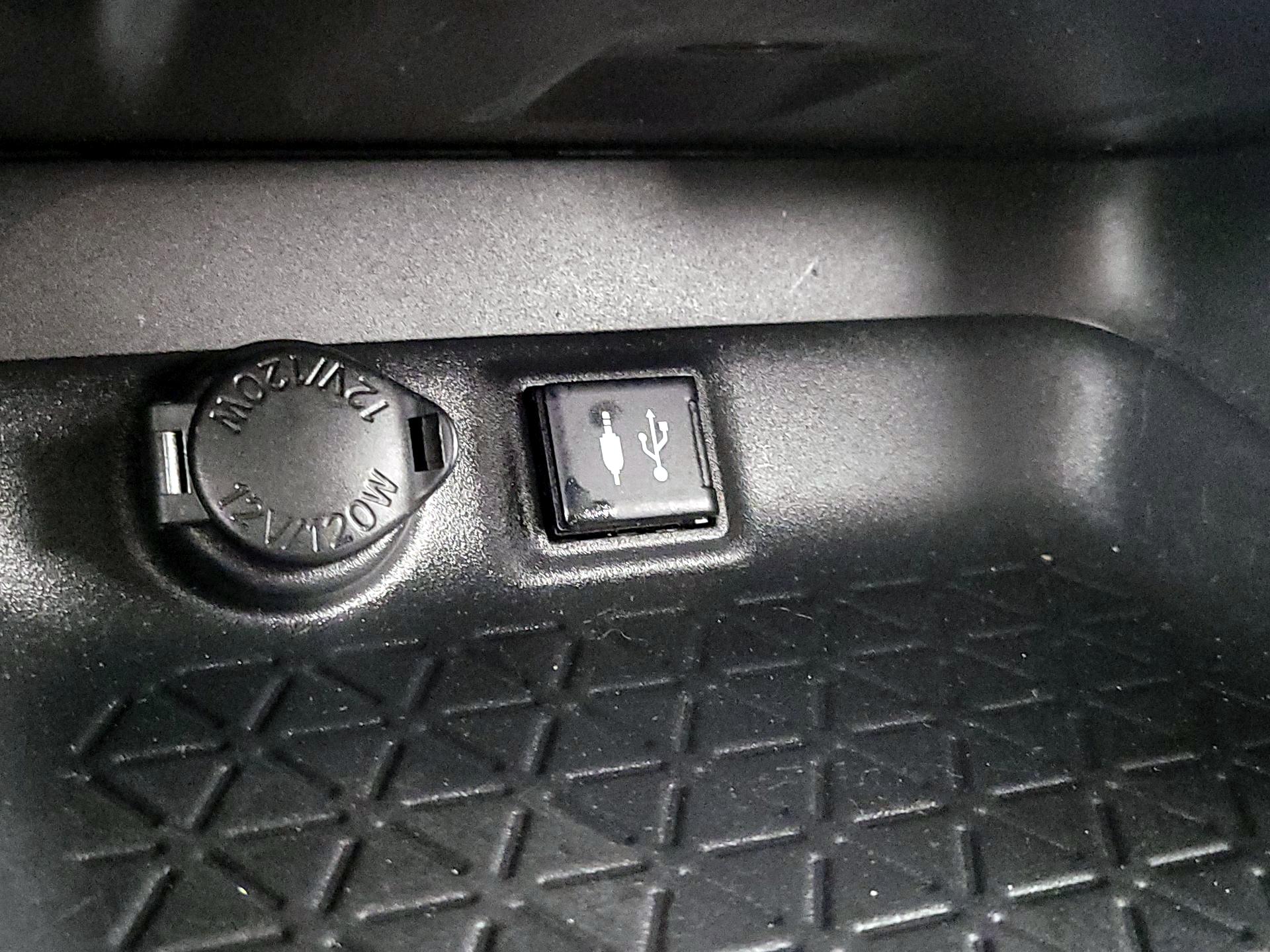 Thumbnail: 2019 Toyota RAV4 - 18