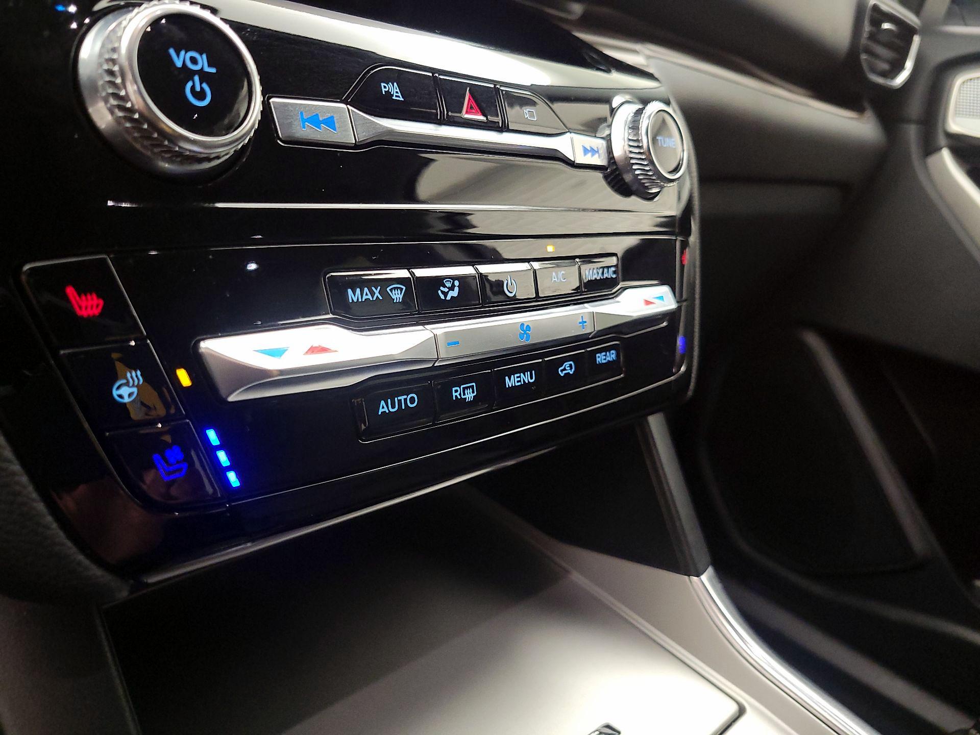 Thumbnail: 2023 Ford Explorer - 16