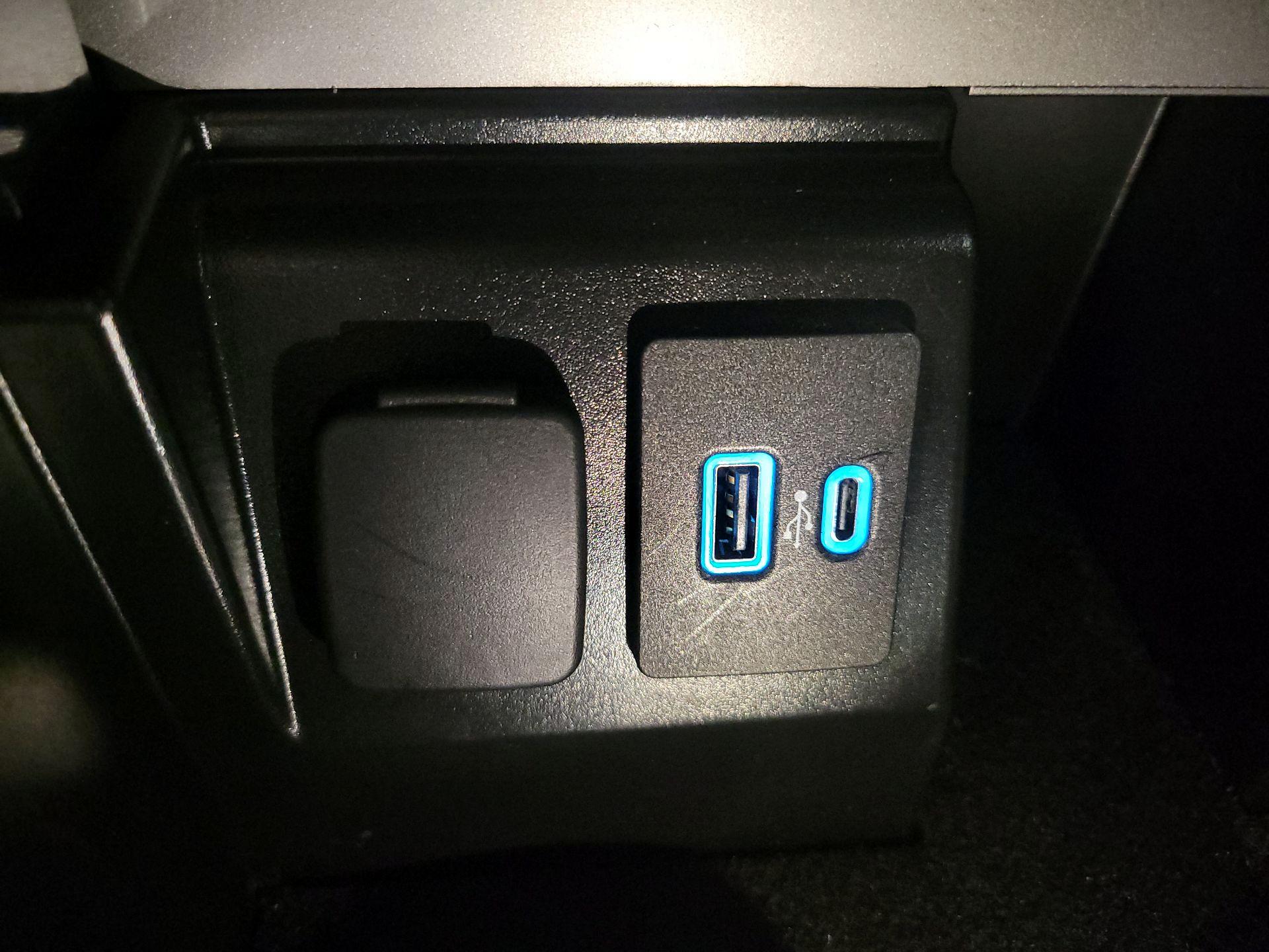 Thumbnail: 2023 Ford Explorer - 18