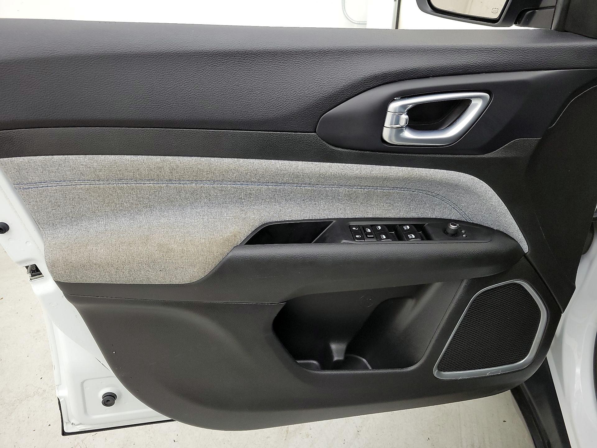 Thumbnail: 2023 Jeep Compass - 12