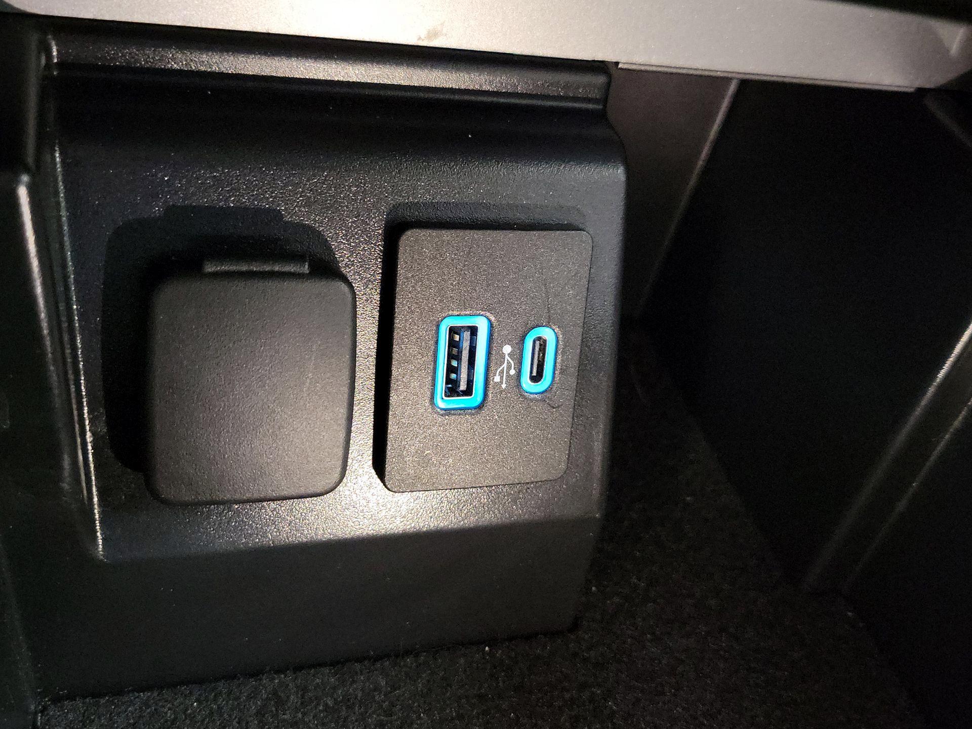 Thumbnail: 2023 Ford Explorer - 19