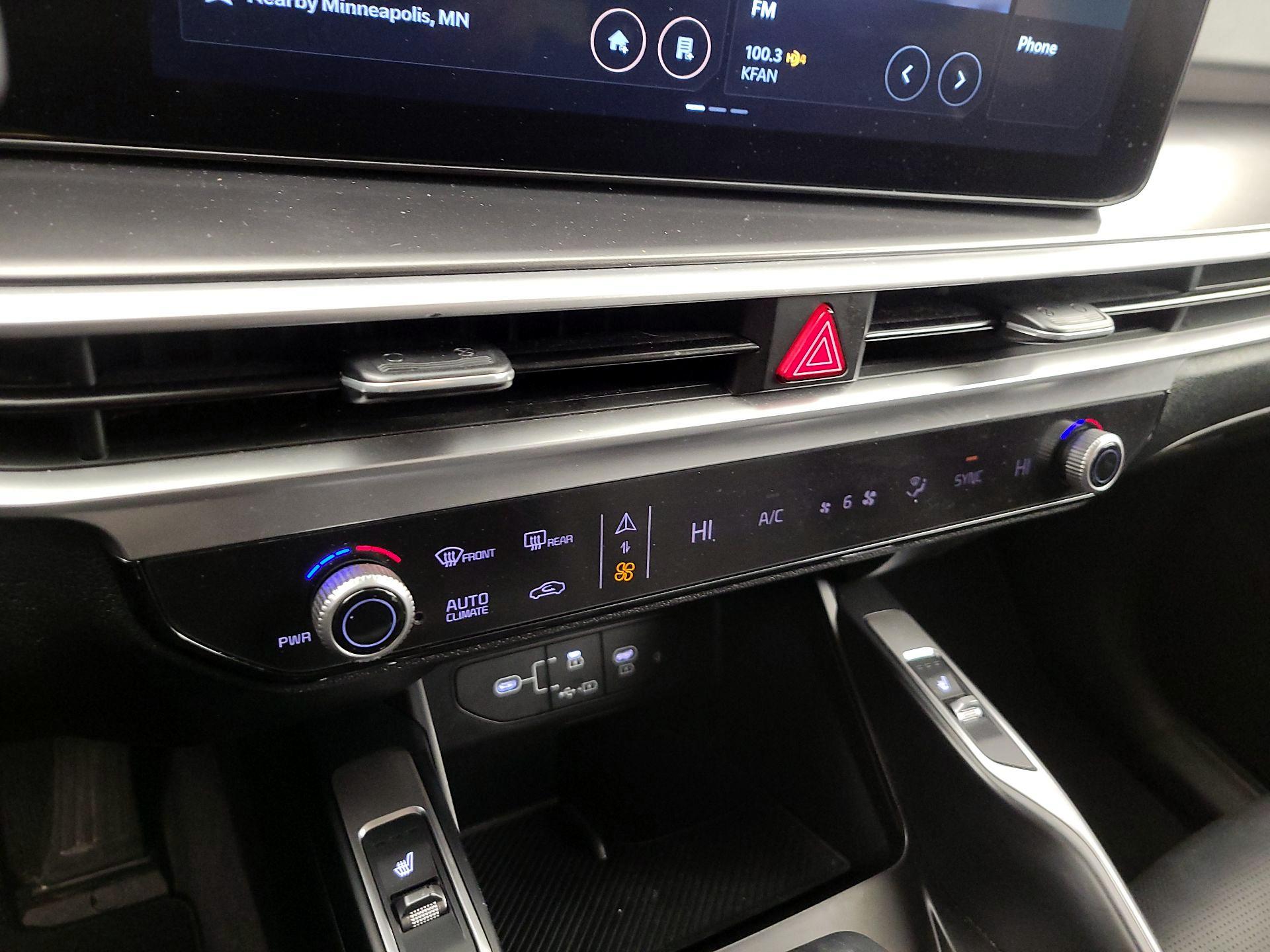 Thumbnail: 2024 Kia Sorento - 17