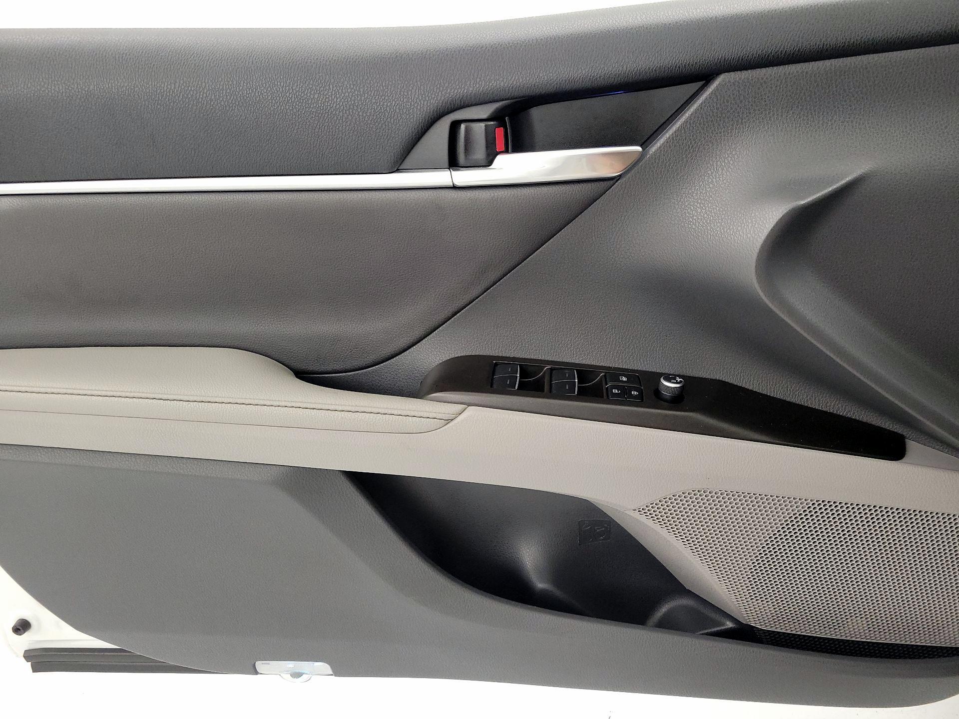 Thumbnail: 2022 Toyota Camry - 12