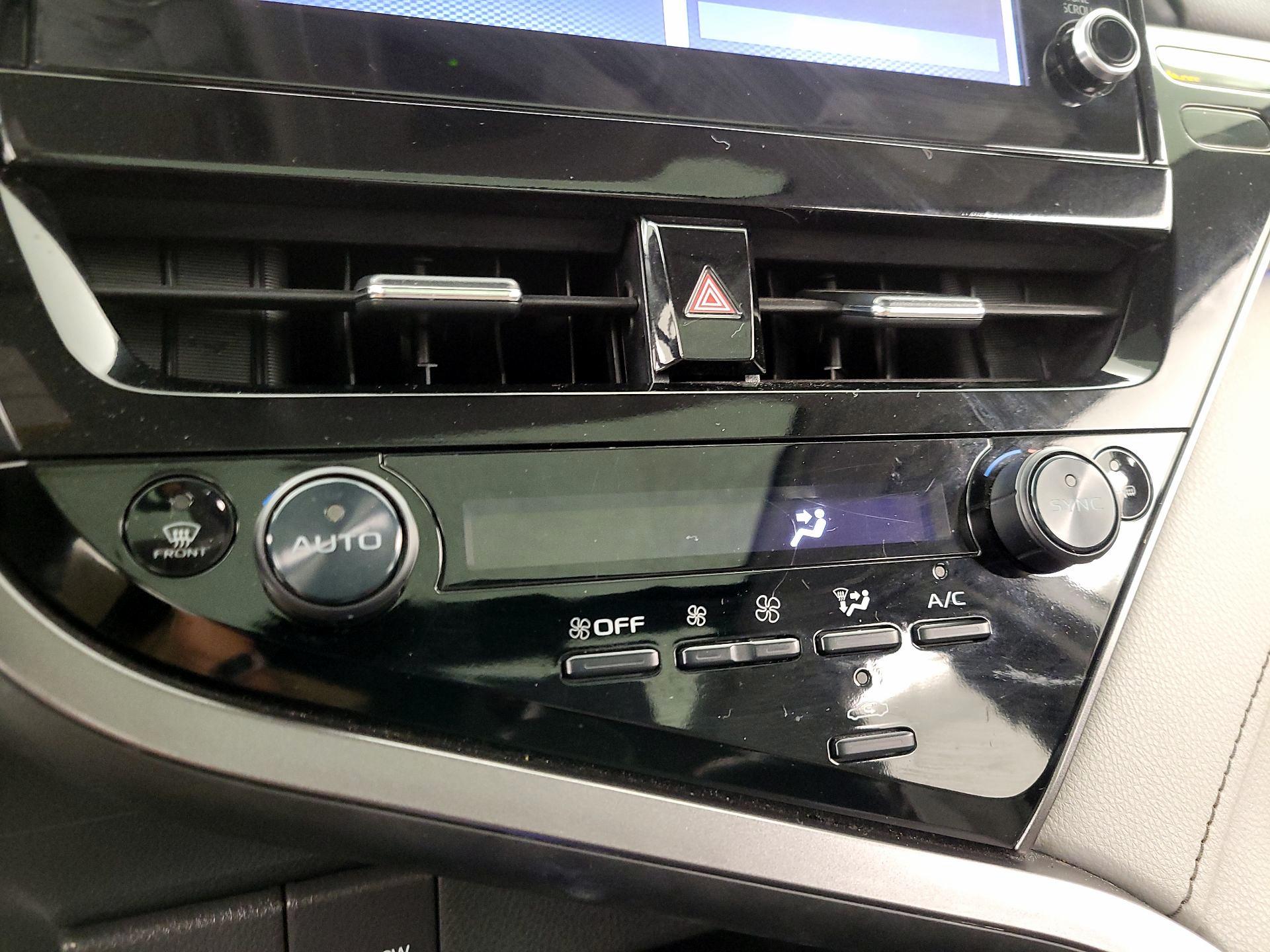 Thumbnail: 2022 Toyota Camry - 16