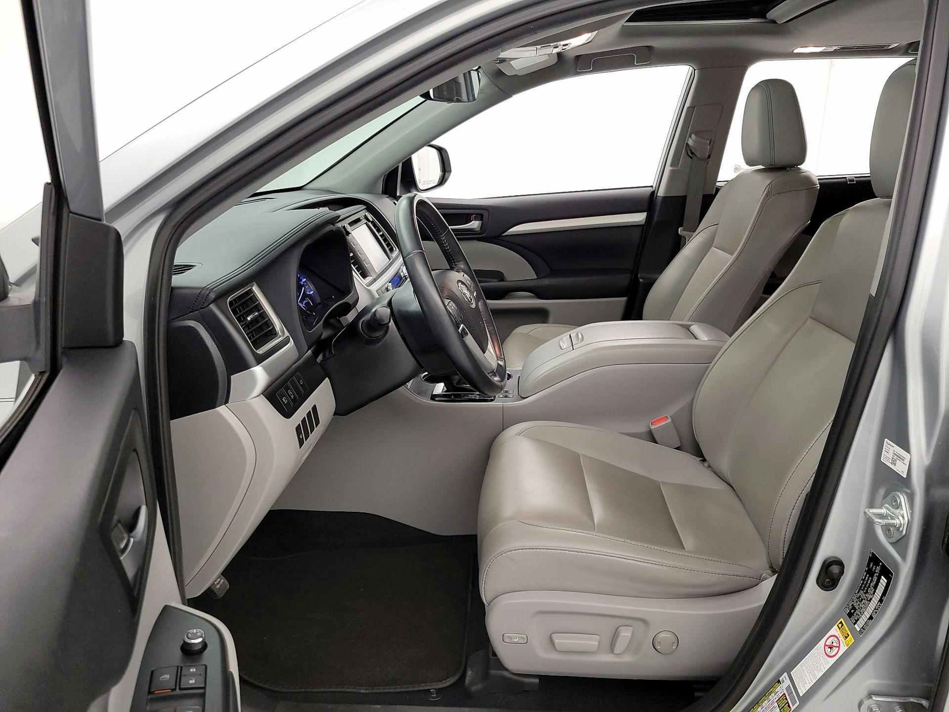 Thumbnail: 2019 Toyota Highlander - 11