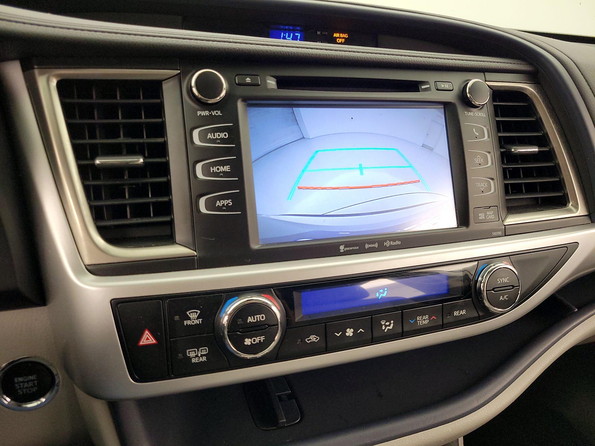 Thumbnail: 2019 Toyota Highlander - 15