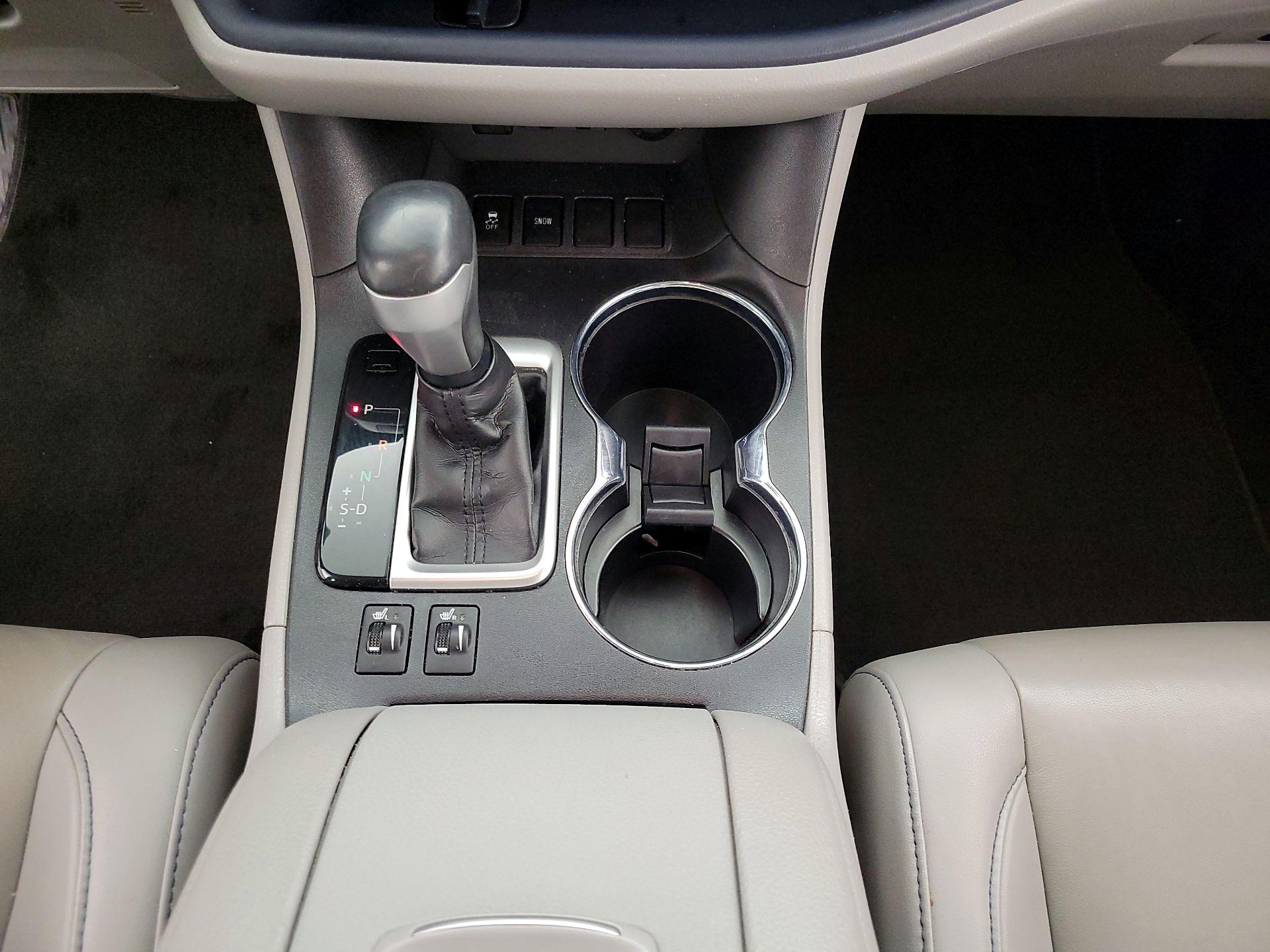 Thumbnail: 2019 Toyota Highlander - 18