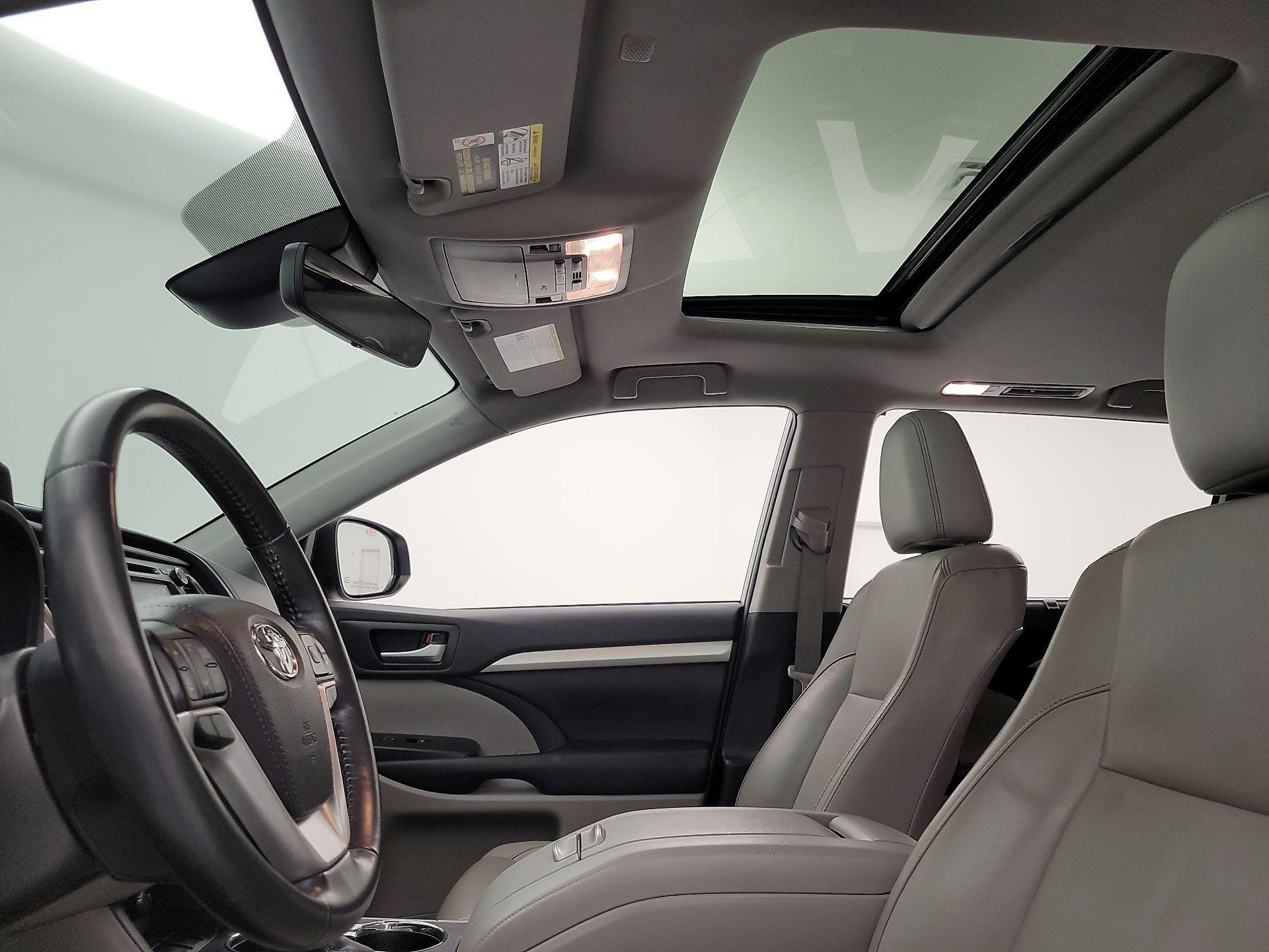 Thumbnail: 2019 Toyota Highlander - 20