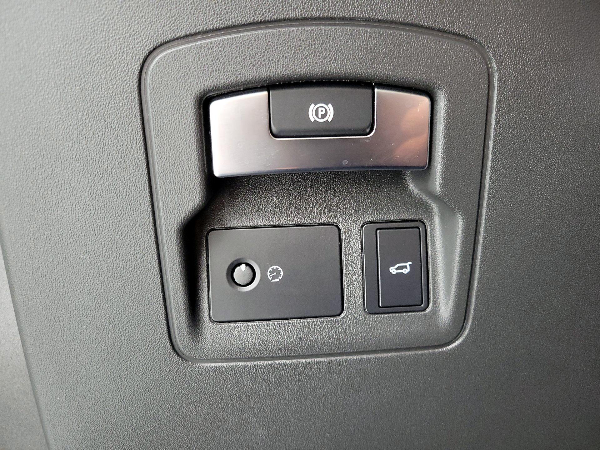 Thumbnail: 2020 Land Rover Range Rover Velar - 13