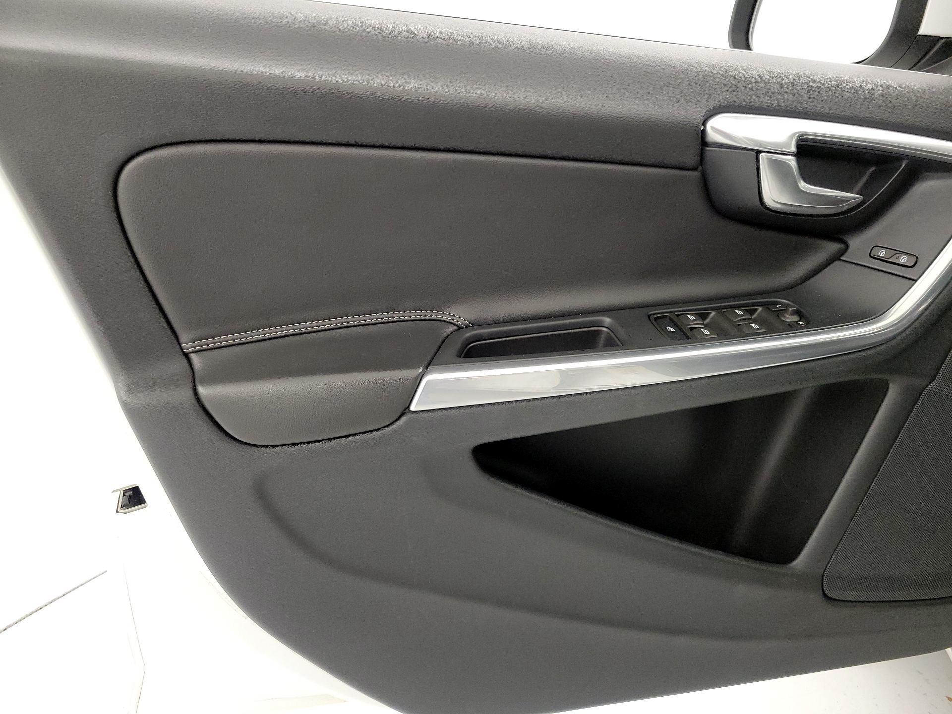 Thumbnail: 2016 Volvo S60 - 12