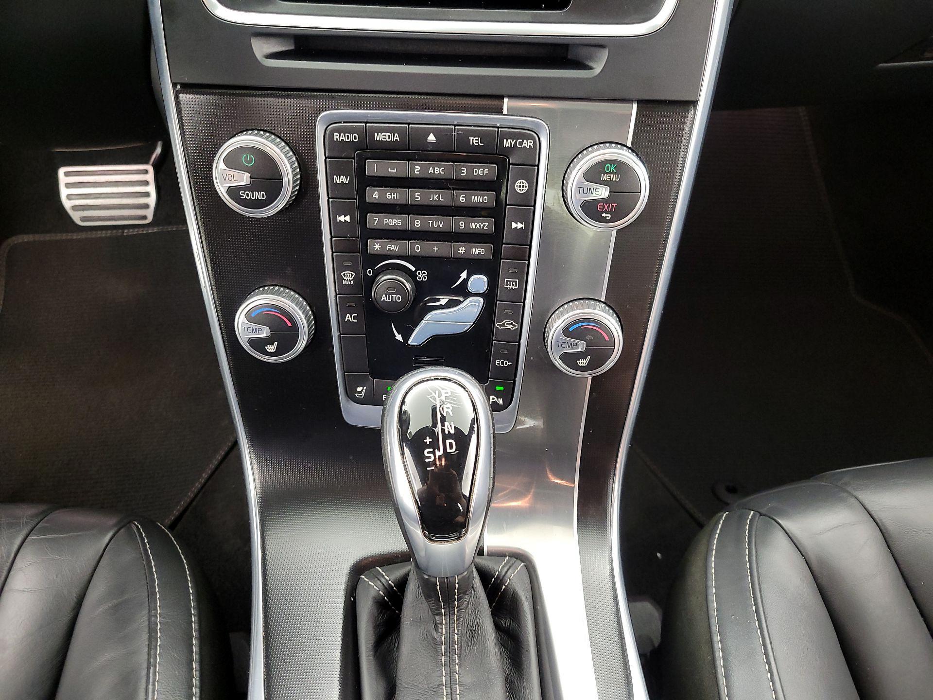 Thumbnail: 2016 Volvo S60 - 17