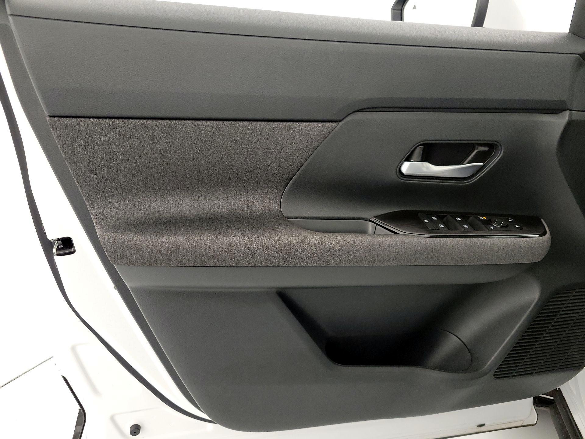 Thumbnail: 2025 Nissan Kicks - 12