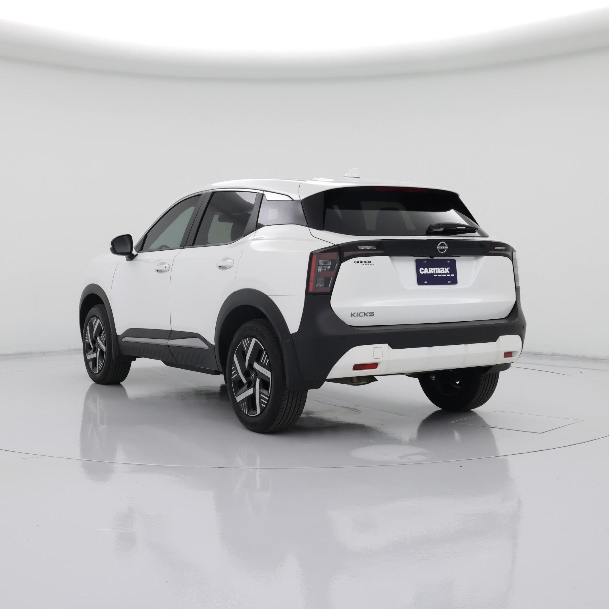 Thumbnail: 2025 Nissan Kicks - 2