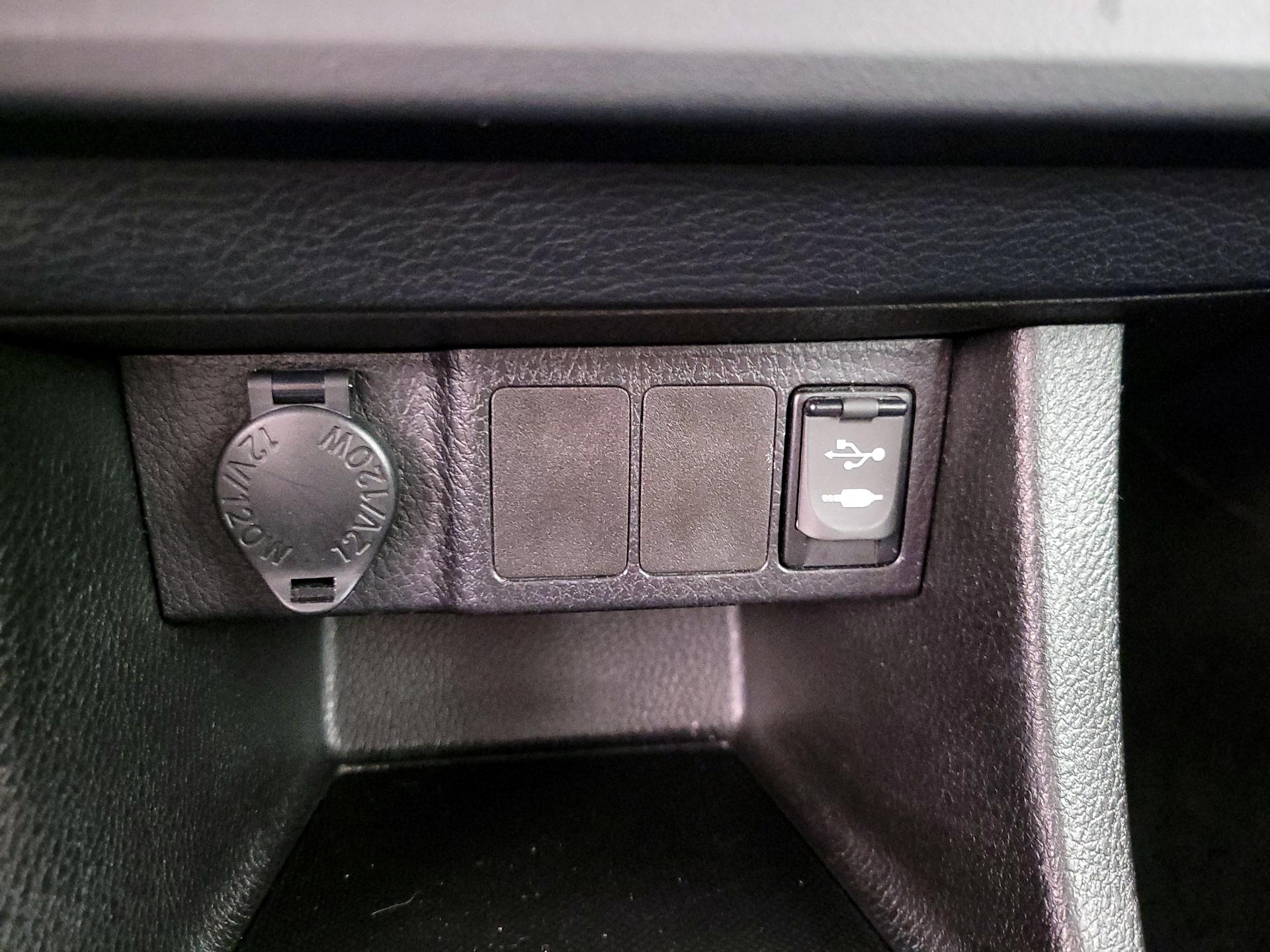 Thumbnail: 2016 Toyota Corolla - 18