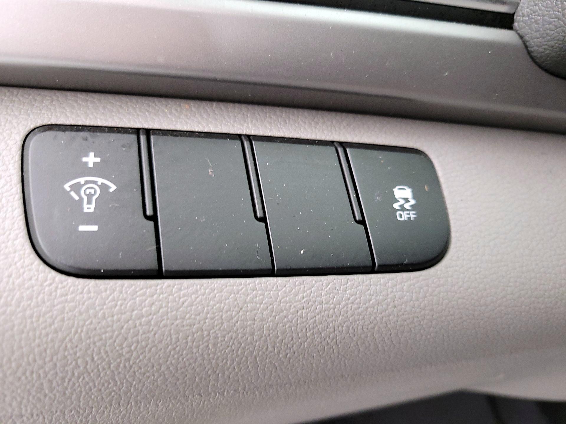 Thumbnail: 2018 Hyundai Elantra - 13