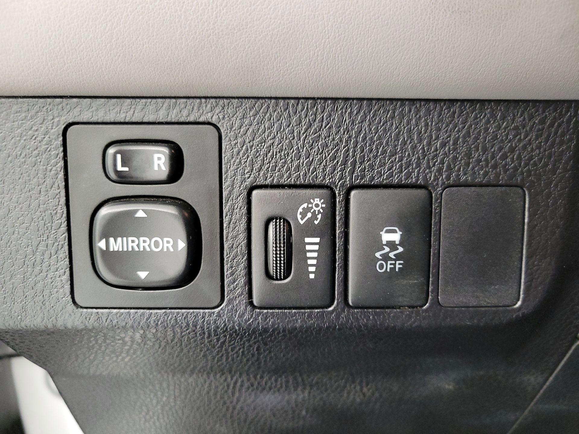 Thumbnail: 2014 Toyota RAV4 - 13