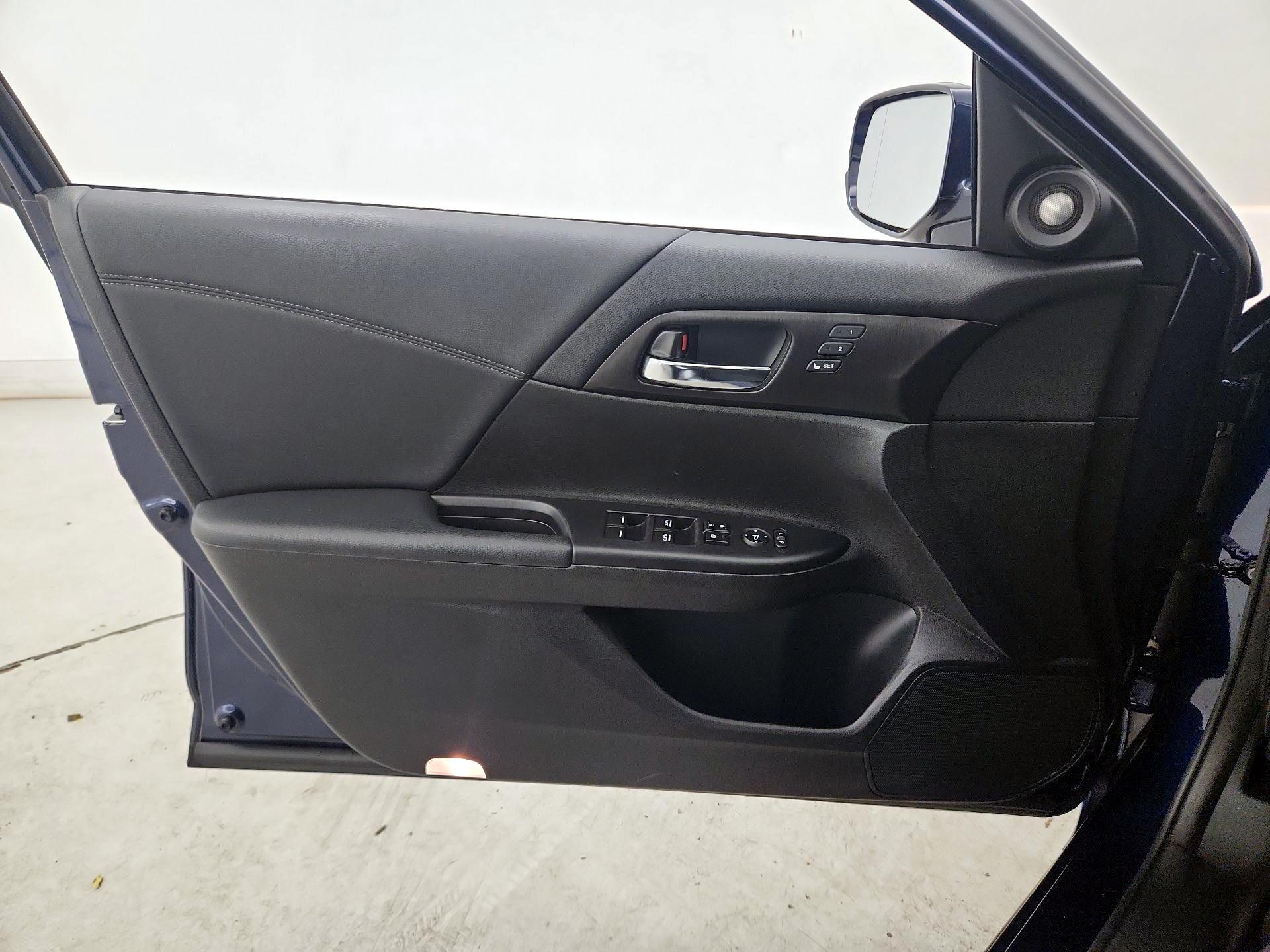 Thumbnail: 2015 Honda Accord - 12