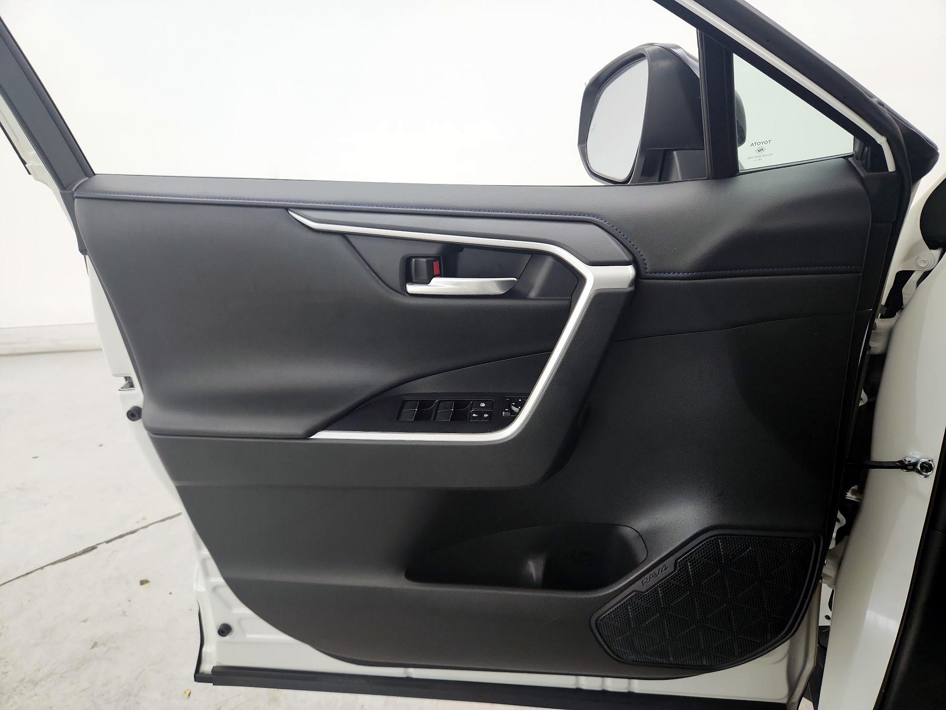 Thumbnail: 2021 Toyota RAV4 - 12