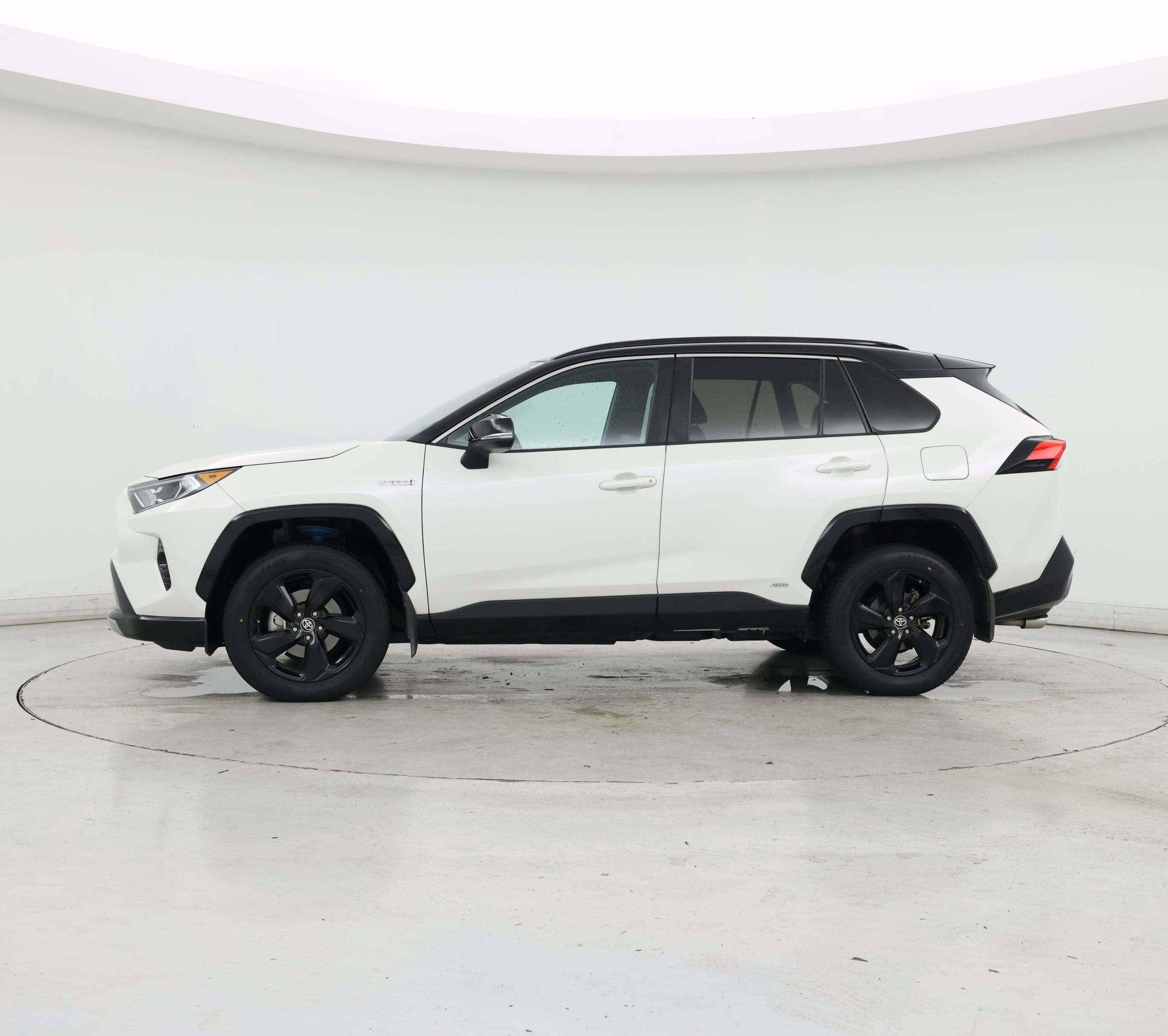 Thumbnail: 2021 Toyota RAV4 - 3