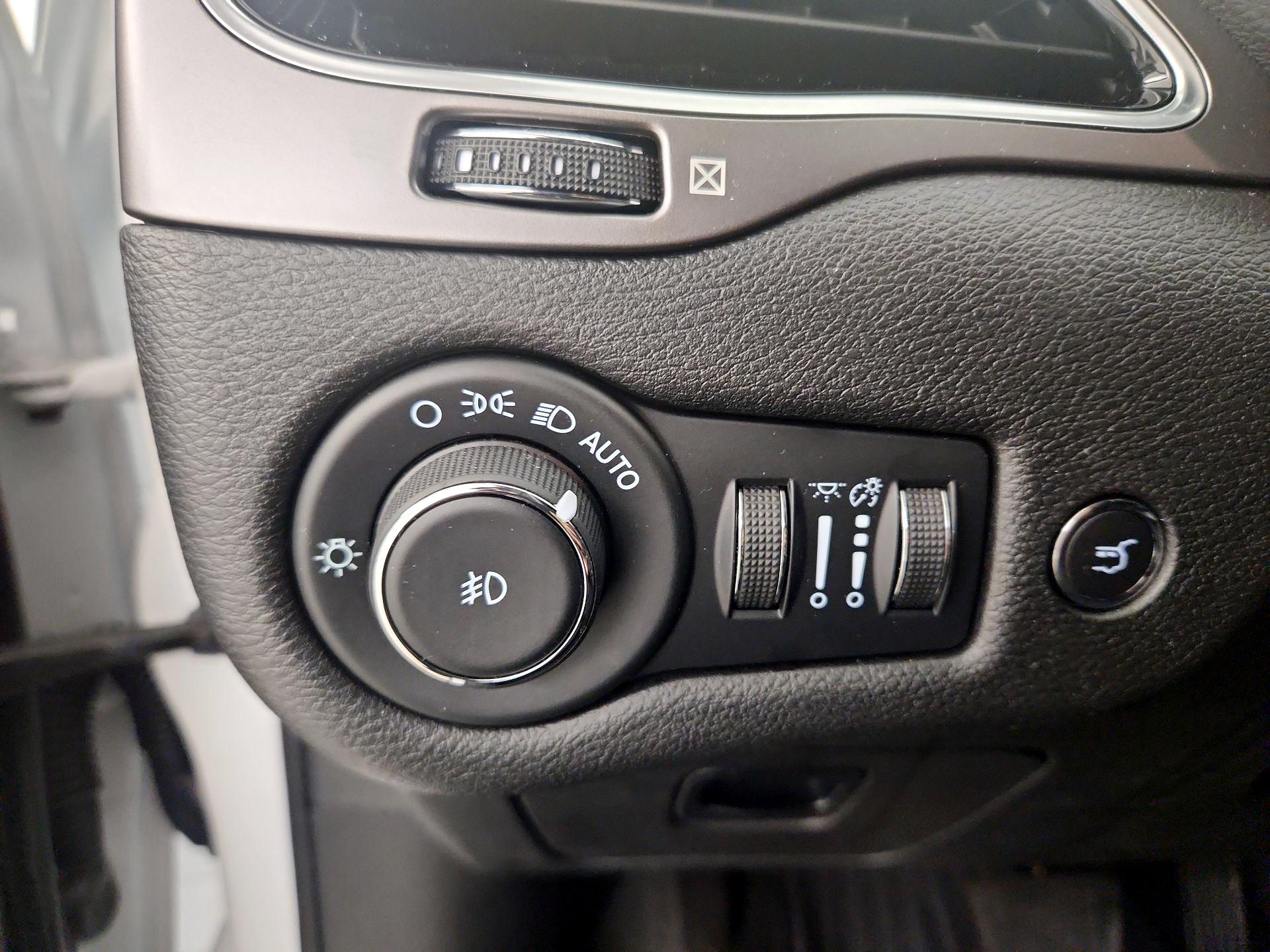 Thumbnail: 2022 Jeep Cherokee - 13